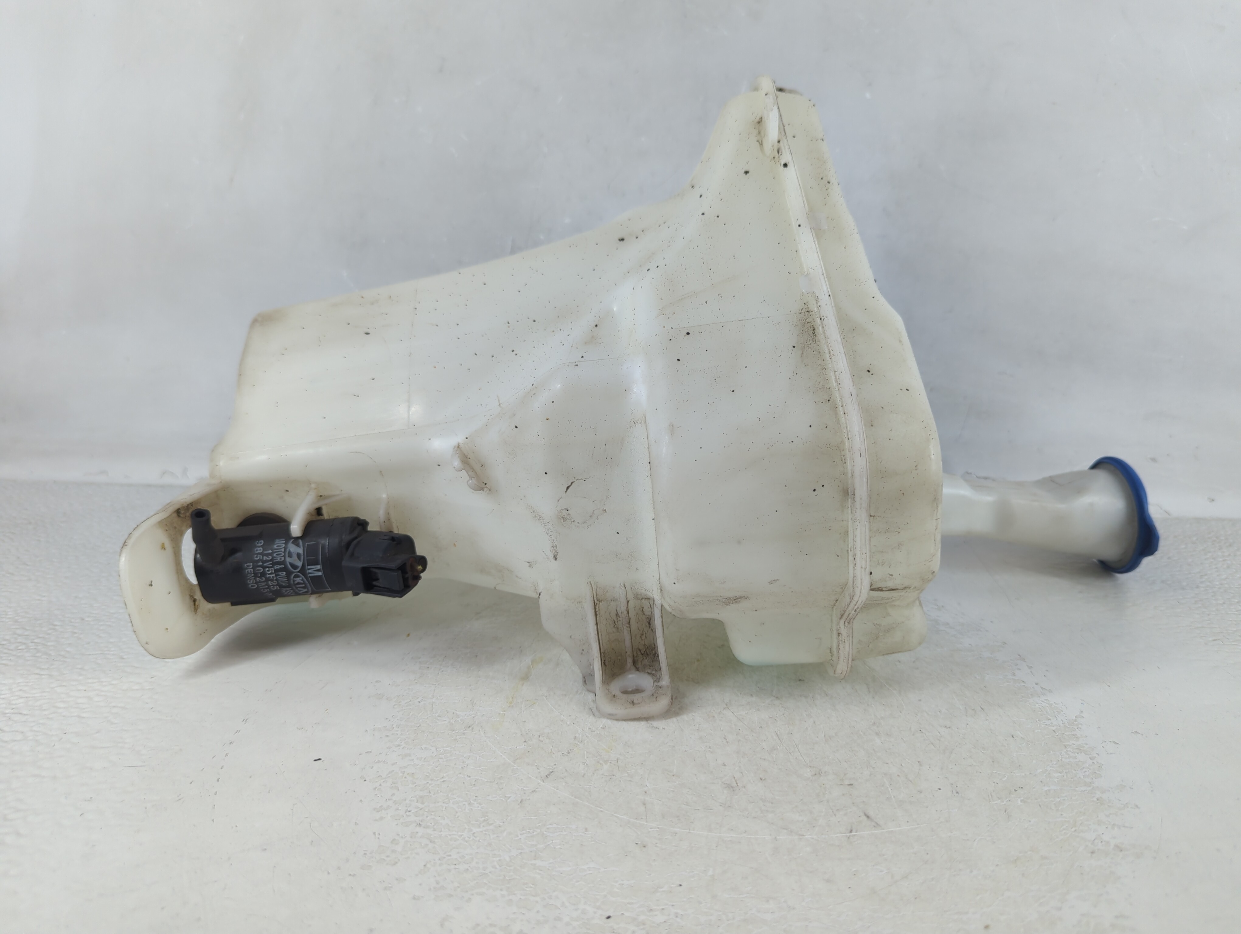 2014-2016 Hyundai Elantra Windshield Washer Fluid Reservoir Bottle Oem 1063029 - Oemusedautoparts1.com