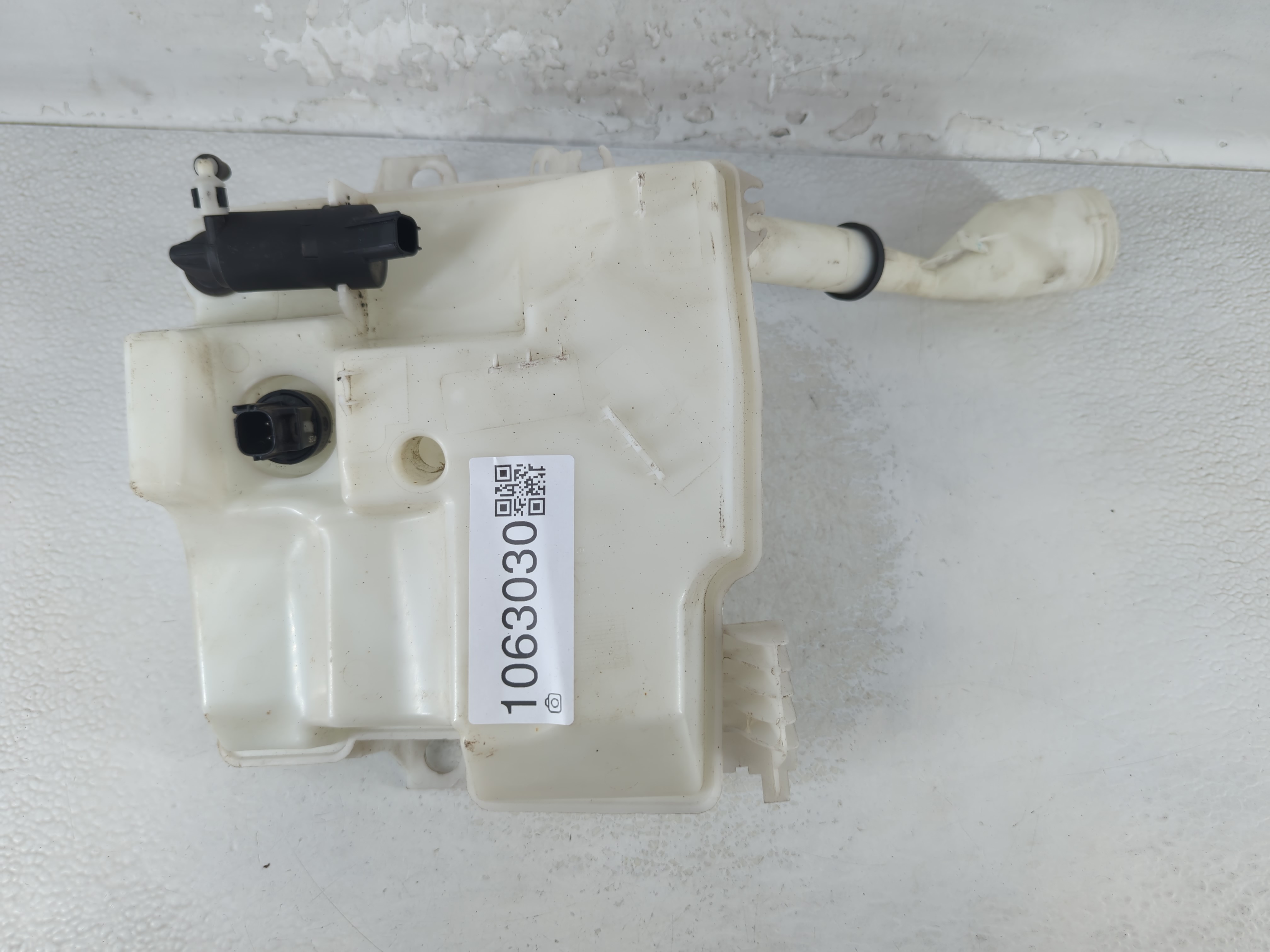 2012-2018 Ford Focus Windshield Washer Fluid Reservoir Bottle Oem 1063030 - Oemusedautoparts1.com