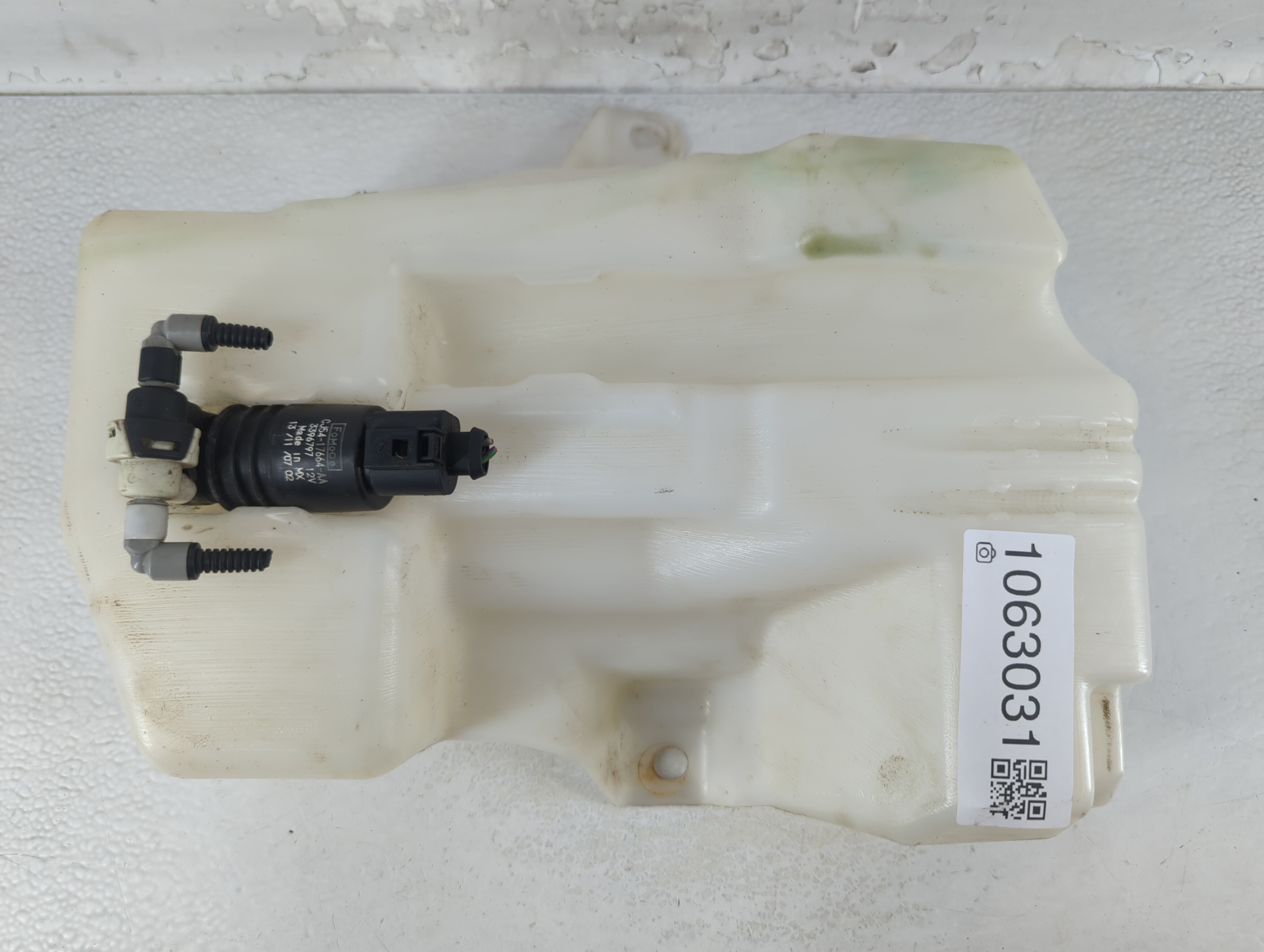 2013-2014 Ford Escape Windshield Washer Fluid Reservoir Bottle Oem 1063031 - Oemusedautoparts1.com