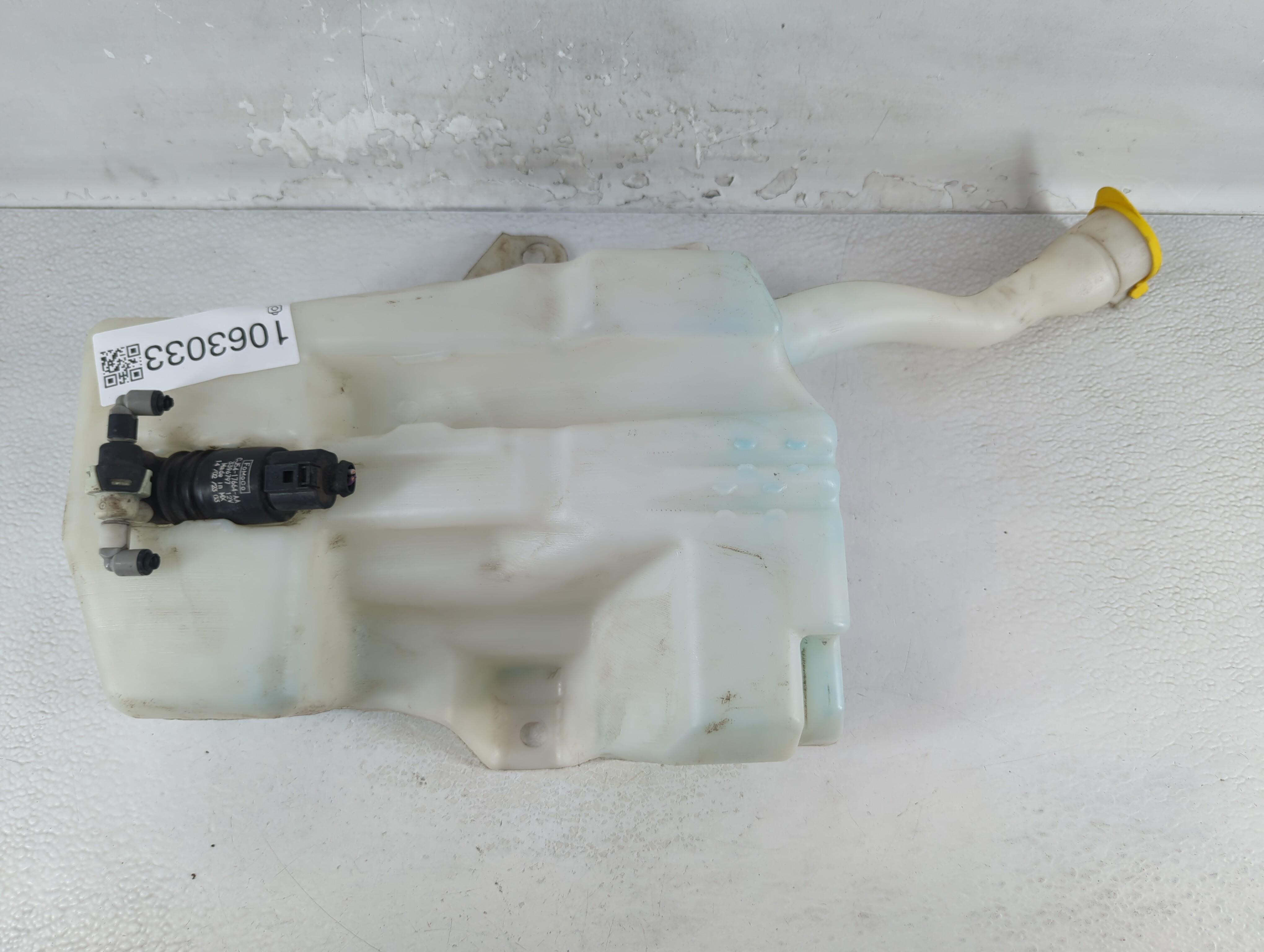 2013-2014 Ford Escape Windshield Washer Fluid Reservoir Bottle Oem 1063033 - Oemusedautoparts1.com