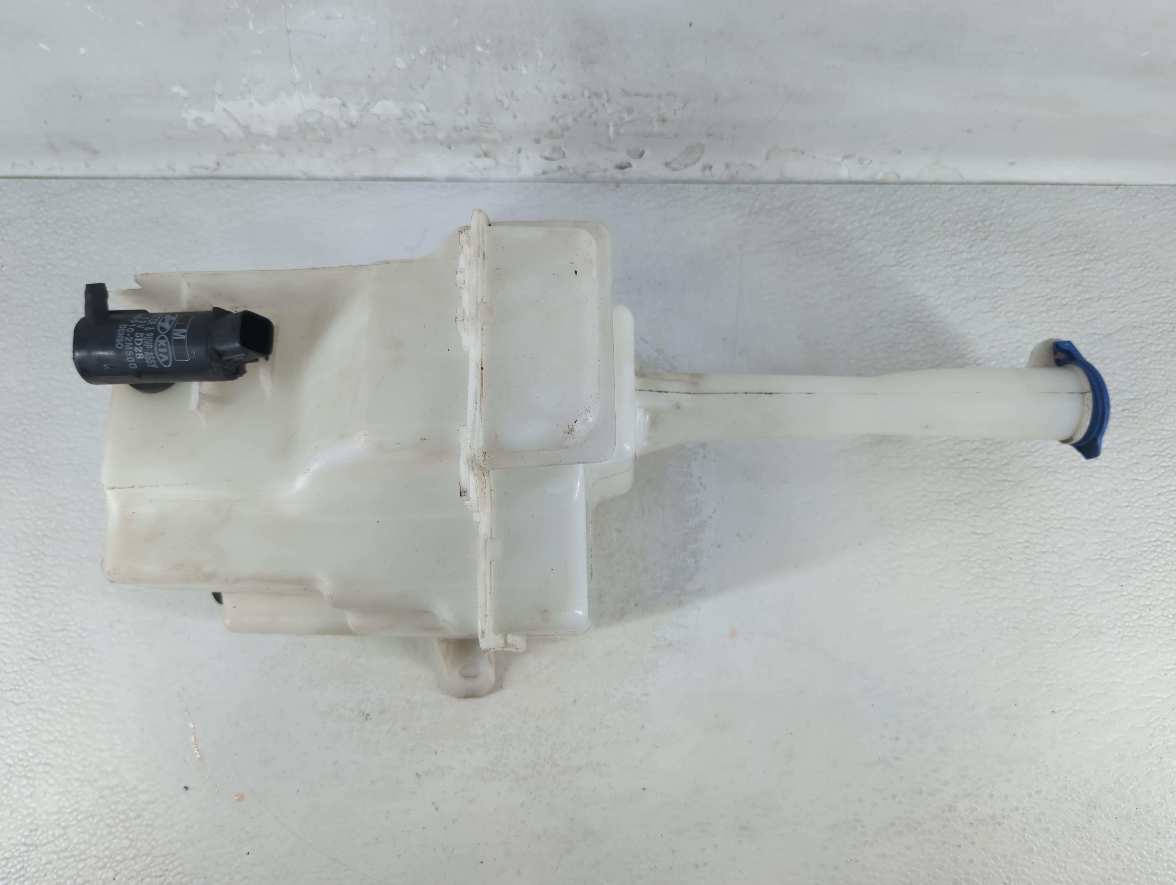 2012-2017 Hyundai Azera Windshield Washer Fluid Reservoir Bottle Oem 1063234 - Oemusedautoparts1.com