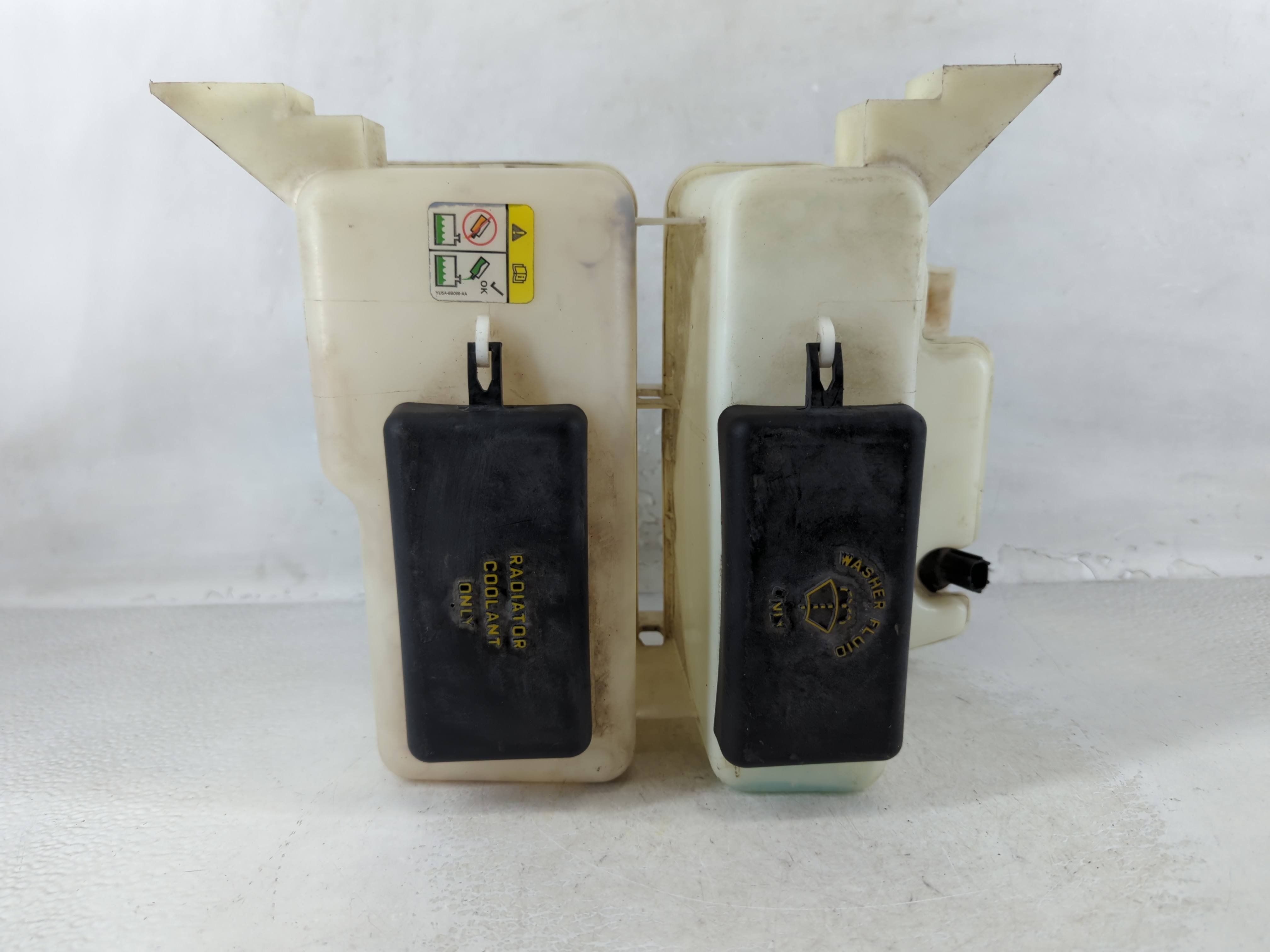 2002-2011 Ford Ranger Windshield Washer Fluid Reservoir Bottle Oem 1063235 - Oemusedautoparts1.com