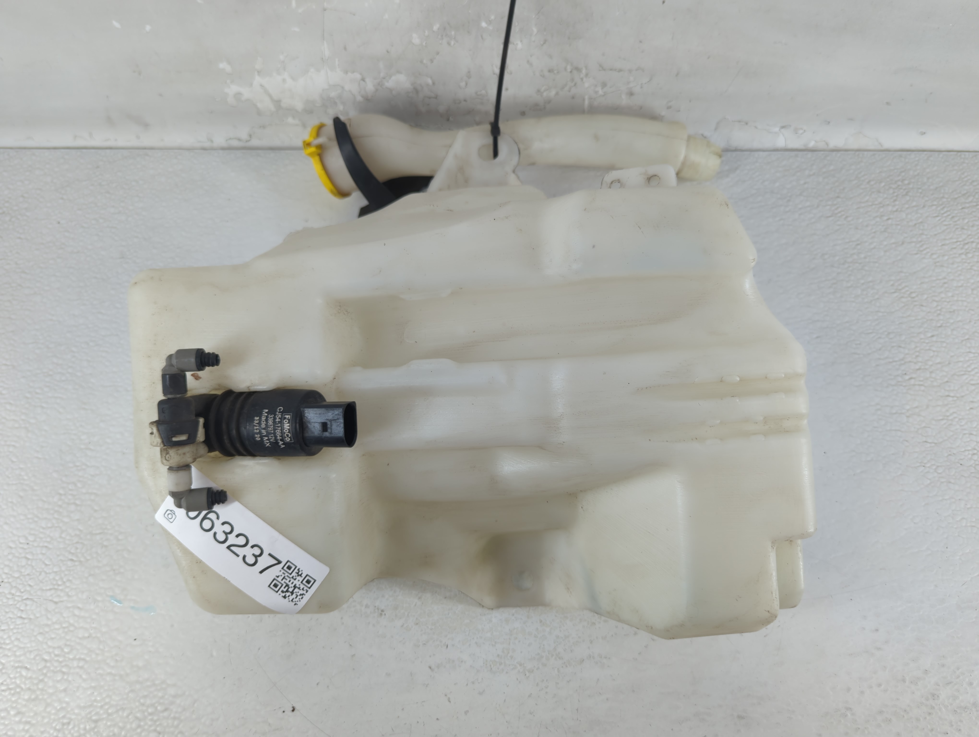 2015-2019 Ford Escape Windshield Washer Fluid Reservoir Bottle Oem 1063237 - Oemusedautoparts1.com