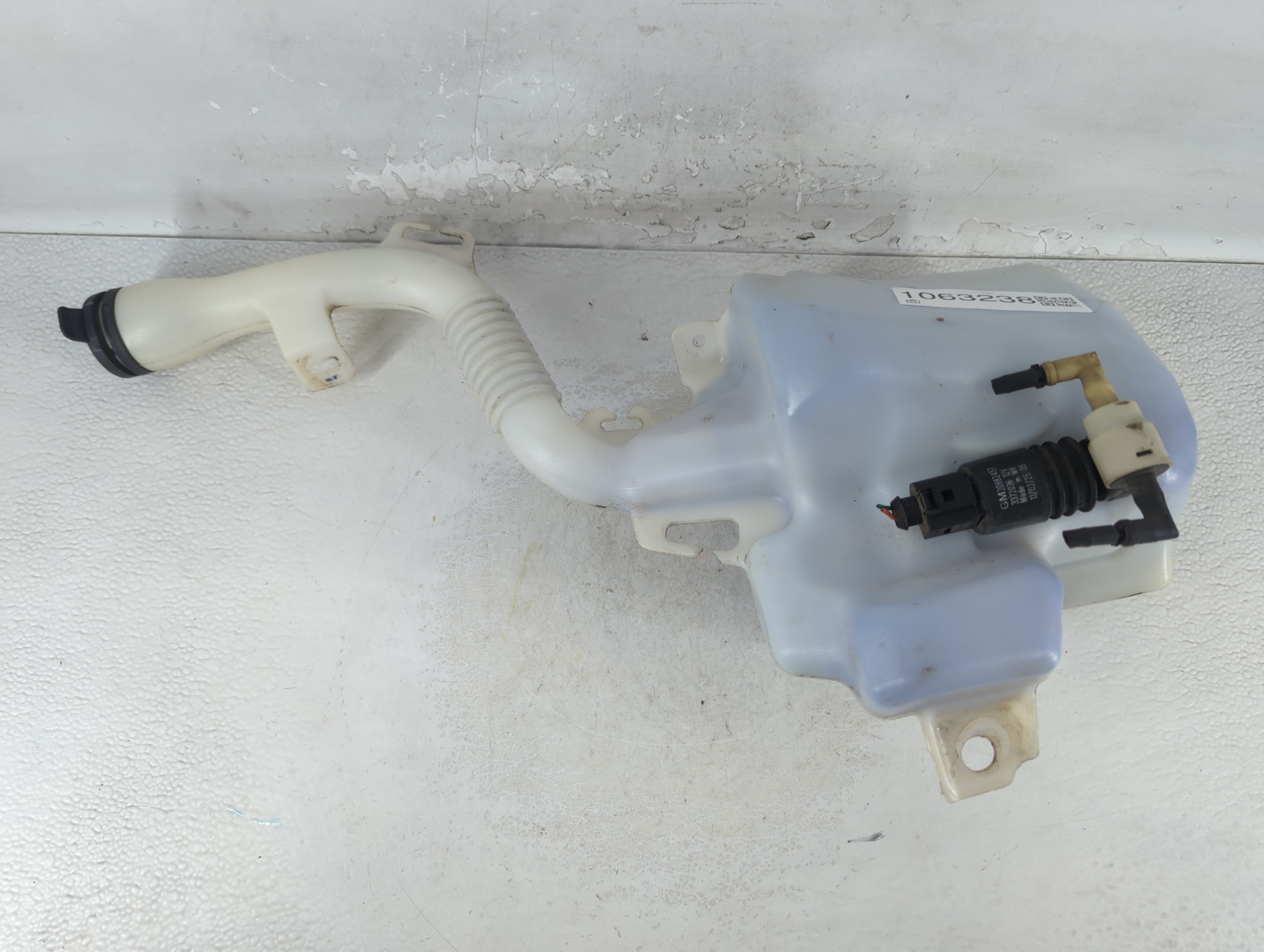 2010-2017 Chevrolet Equinox Windshield Washer Fluid Reservoir Bottle Oem 1063238 - Oemusedautoparts1.com