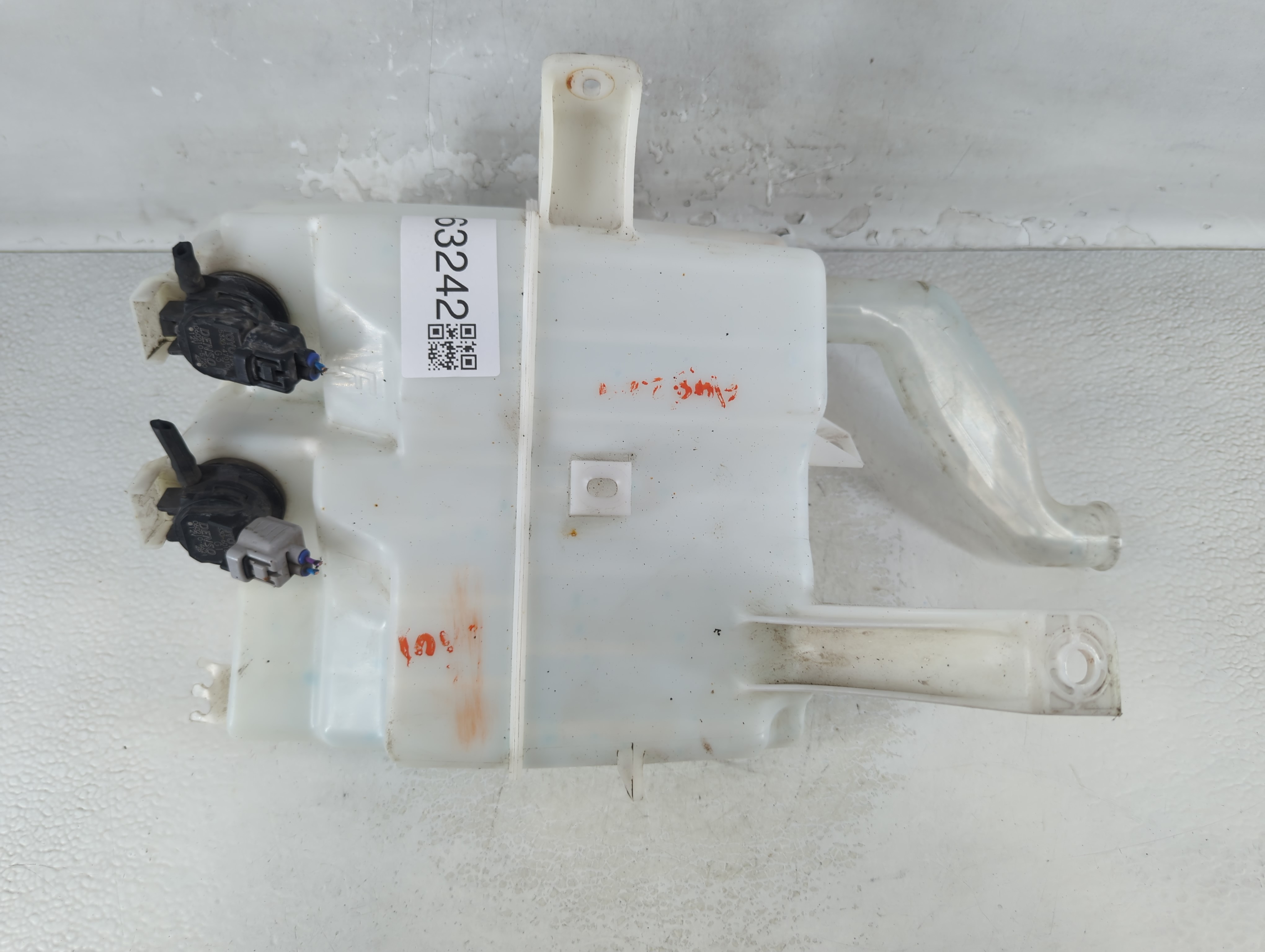 Toyota Prius Windshield Washer Fluid Reservoir Bottle Oem 1063242 - Oemusedautoparts1.com