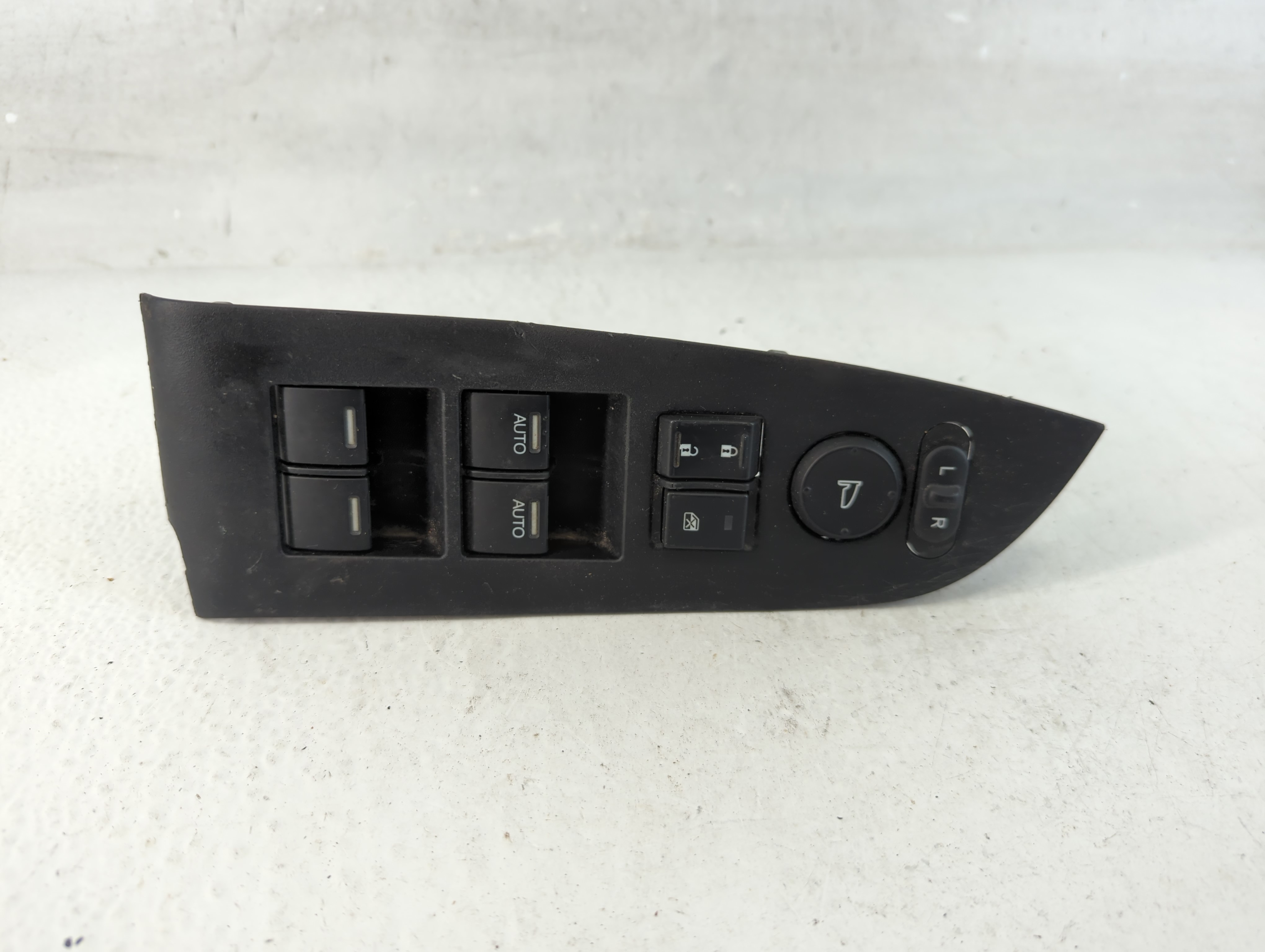 2014-2017 Honda Odyssey Driver Left Door Master Power Window Switch 1063319 - Oemusedautoparts1.com