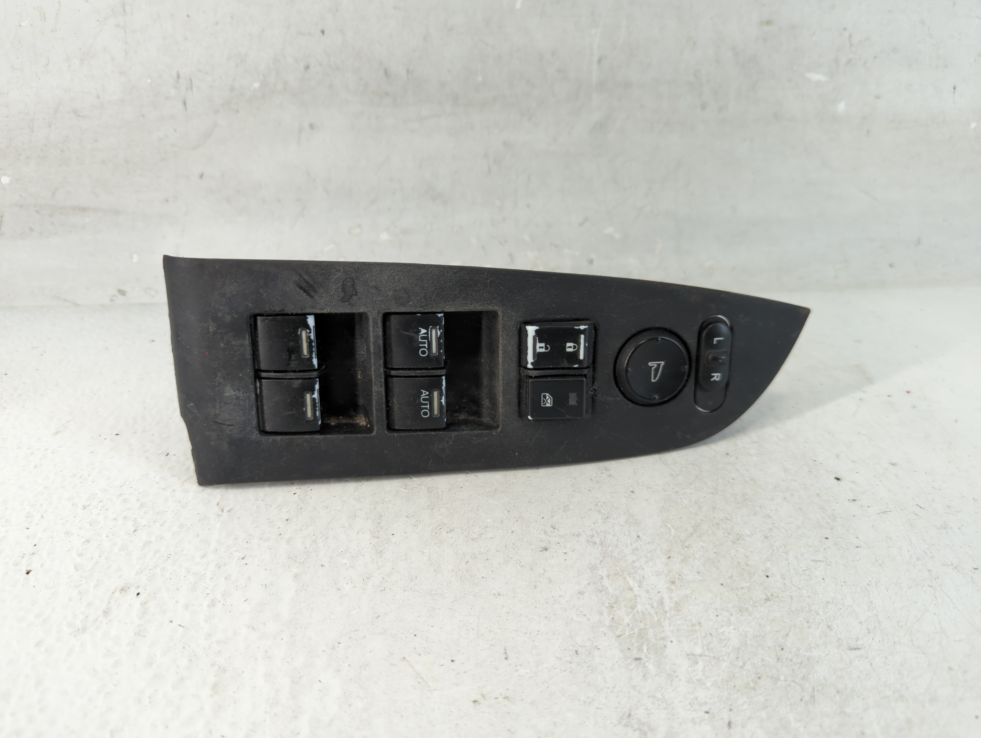 2011-2013 Honda Odyssey Driver Left Door Master Power Window Switch 1063362 - Oemusedautoparts1.com