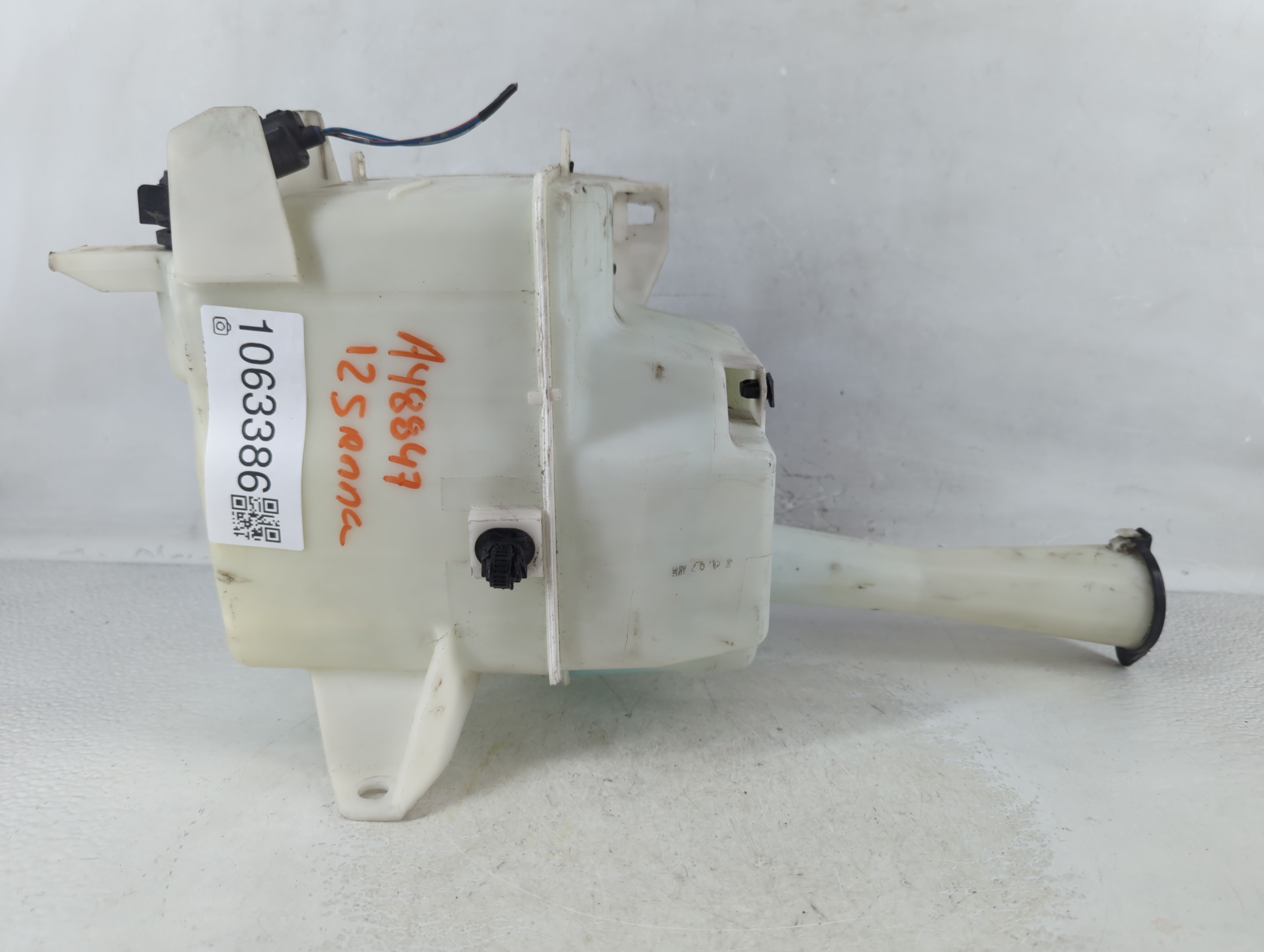 2004-2020 Toyota Sienna Windshield Washer Fluid Reservoir Bottle Oem 1063386 - Oemusedautoparts1.com