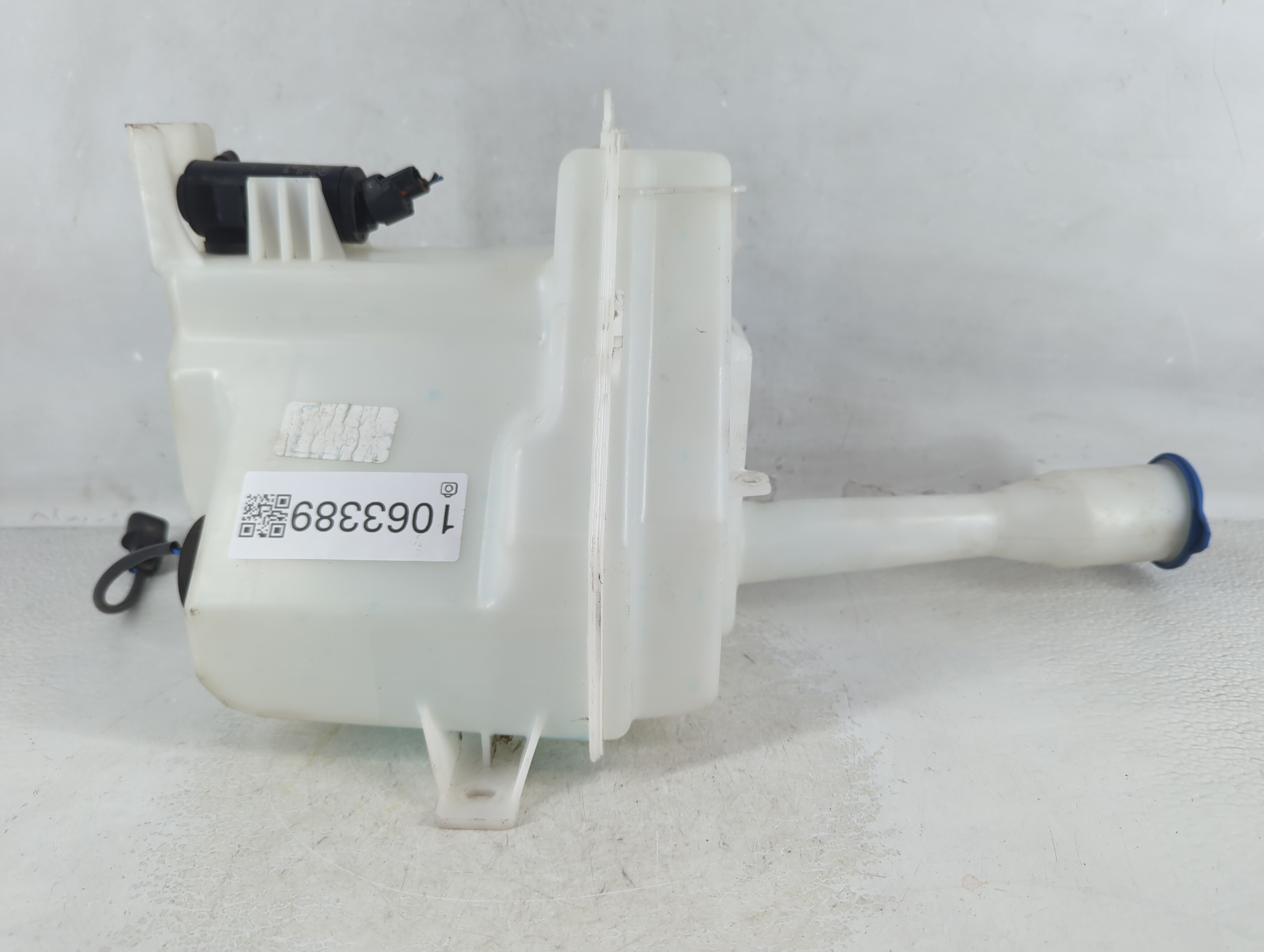 2016-2020 Kia Optima Windshield Washer Fluid Reservoir Bottle Oem 1063389 - Oemusedautoparts1.com