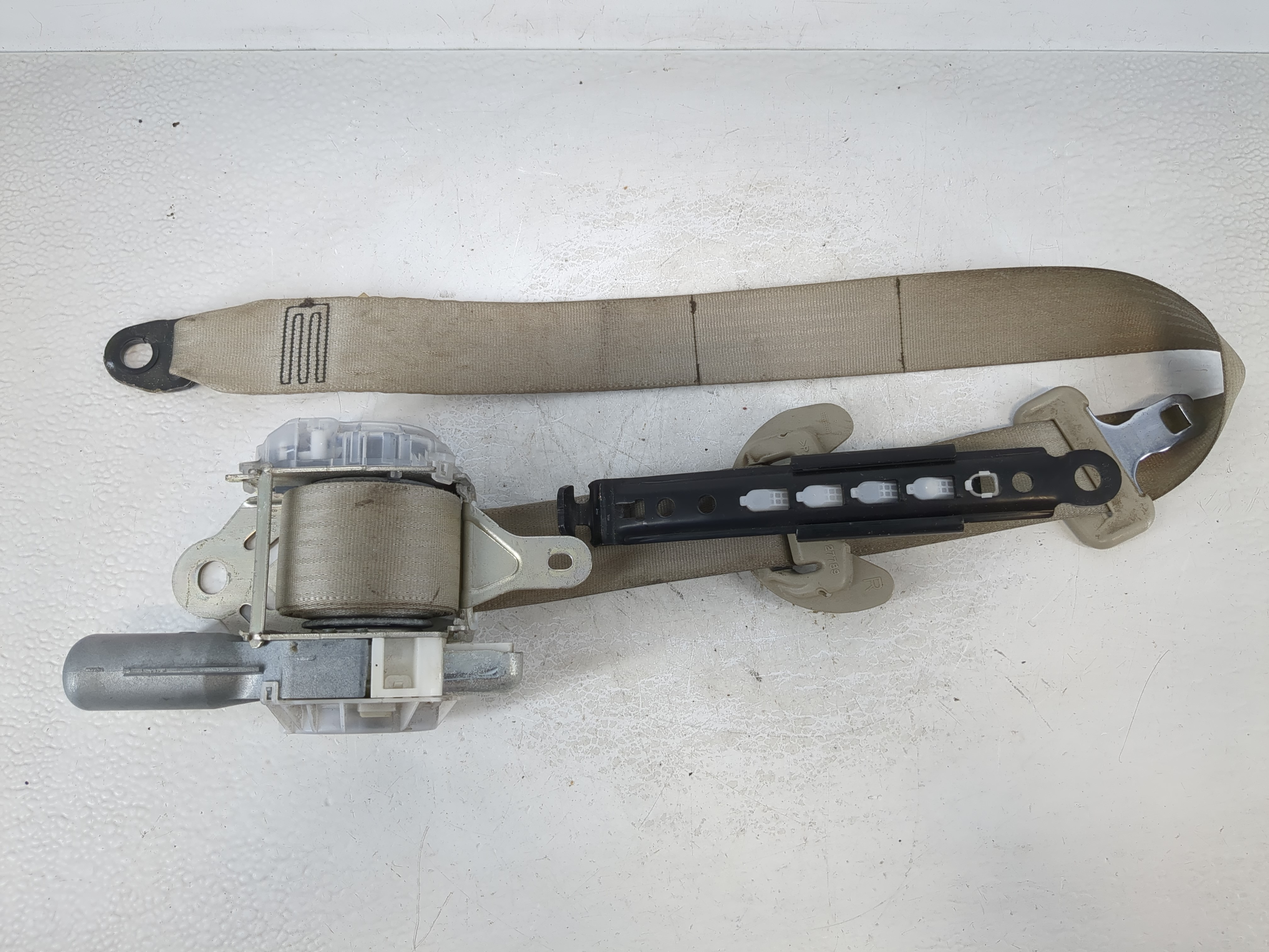 2004-2009 Toyota Prius Passenger Front Seatbelt Retractor 1063428 - Oemusedautoparts1.com