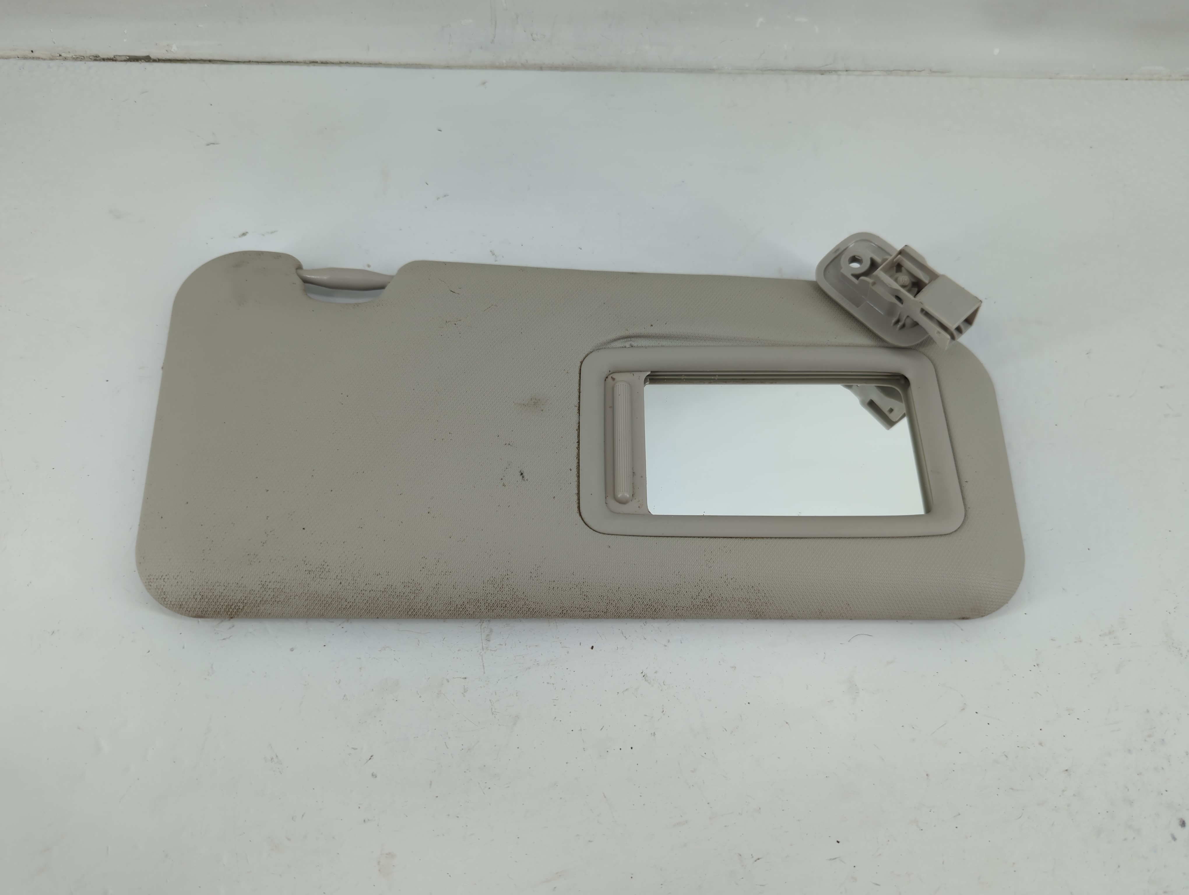 2019-2020 Toyota Yaris Passenger Sun Visor Mirror Right Sunvisor Grey 1063504 - Oemusedautoparts1.com