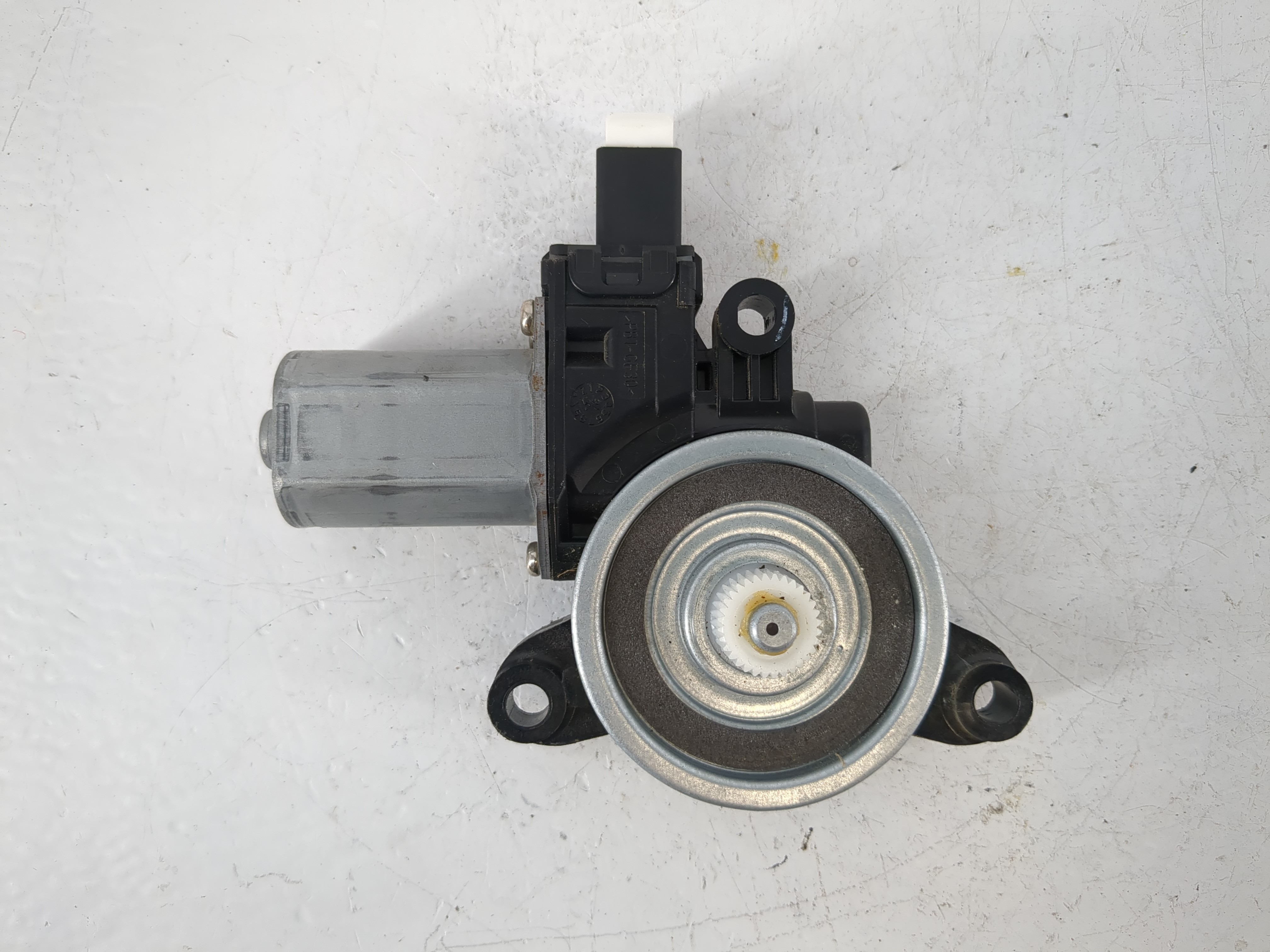 2016-2020 Toyota Yaris Passenger Front Right Power Window Motor 1063517 - Oemusedautoparts1.com