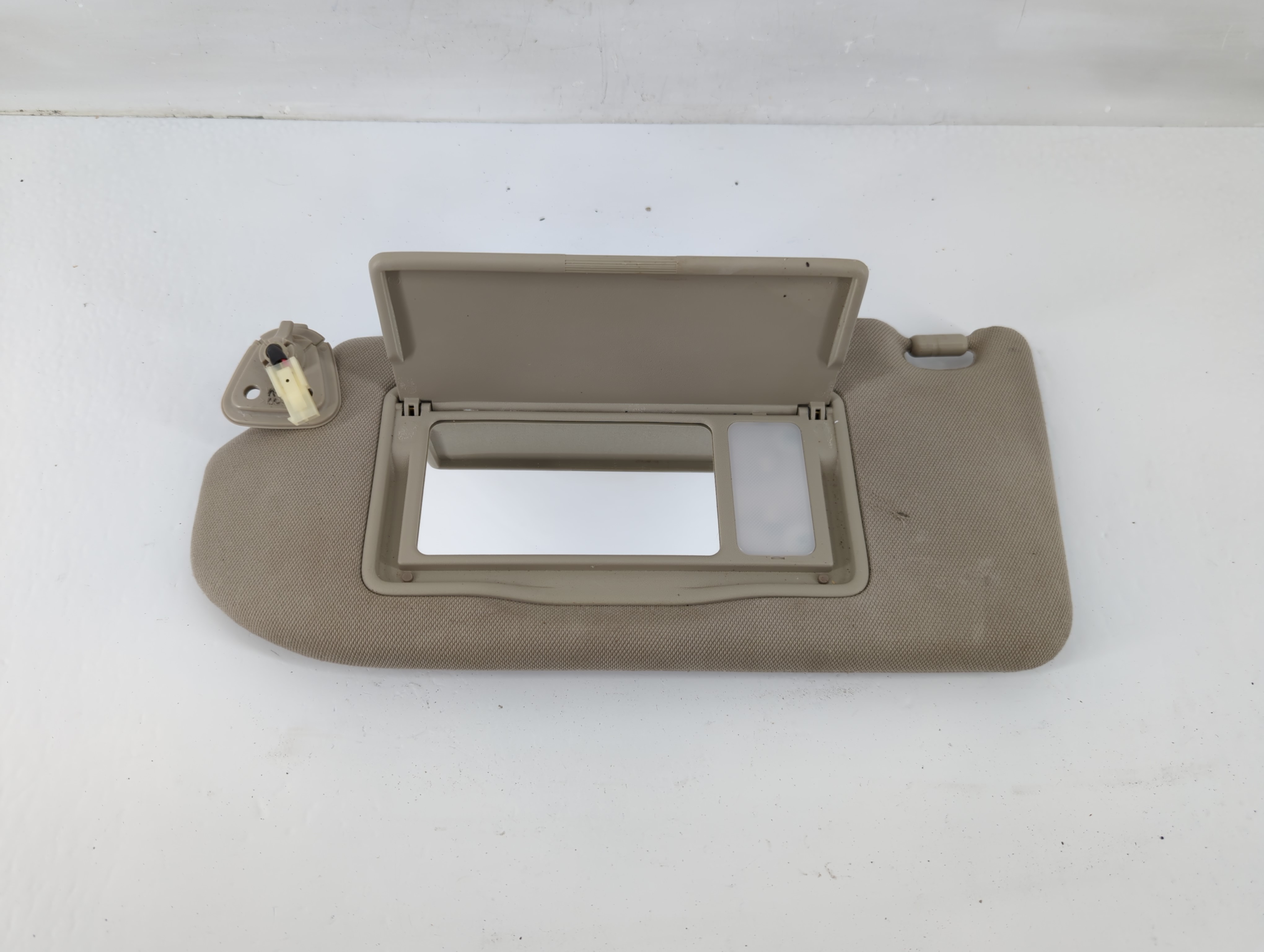 2007-2008 Infiniti G35 Driver Sun Visor Mirror Left Sunvisor 1063789 - Oemusedautoparts1.com