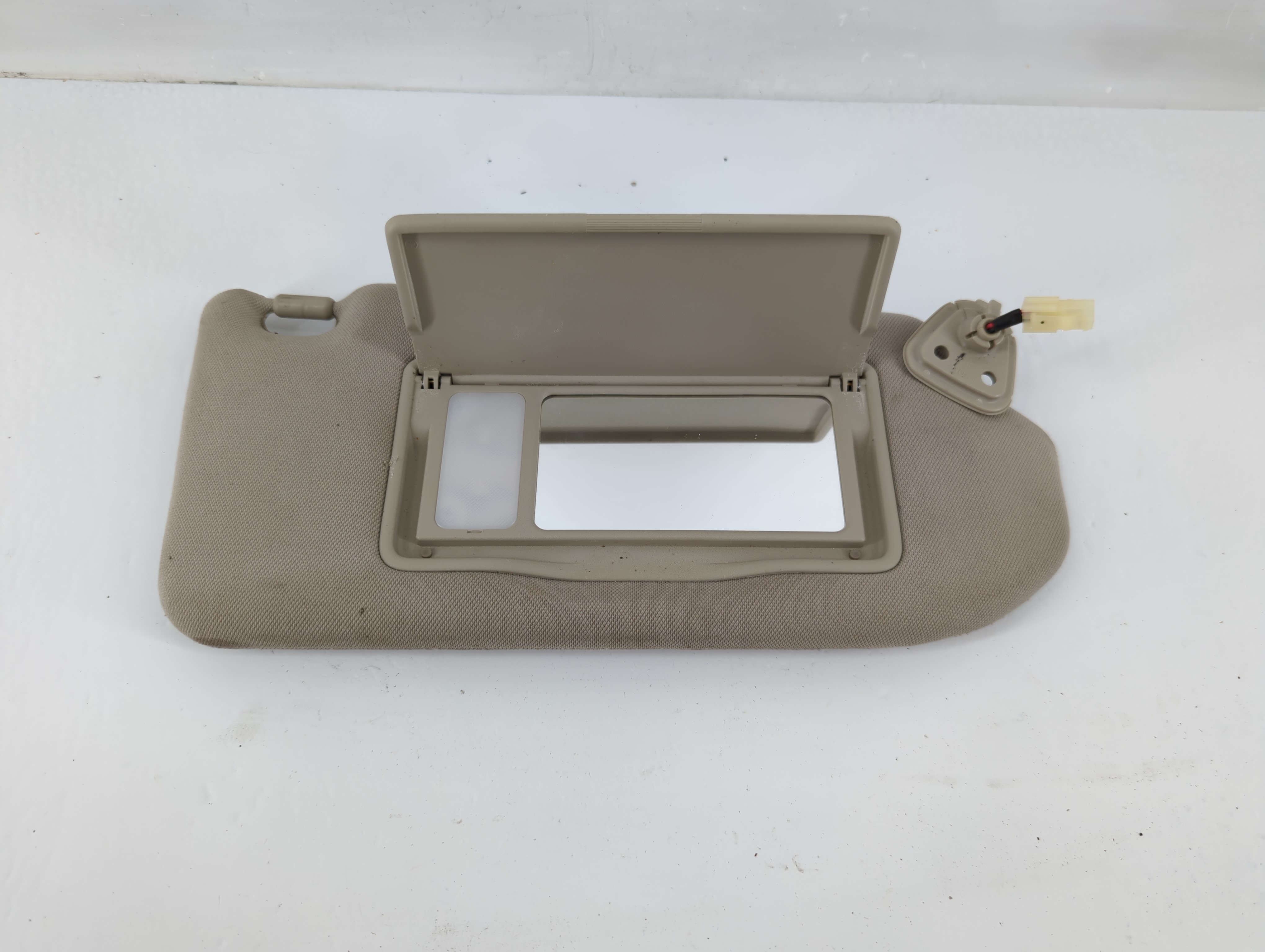 2007-2008 Infiniti G35 Passenger Sun Visor Mirror Right Sunvisor Grey 1063790 - Oemusedautoparts1.com