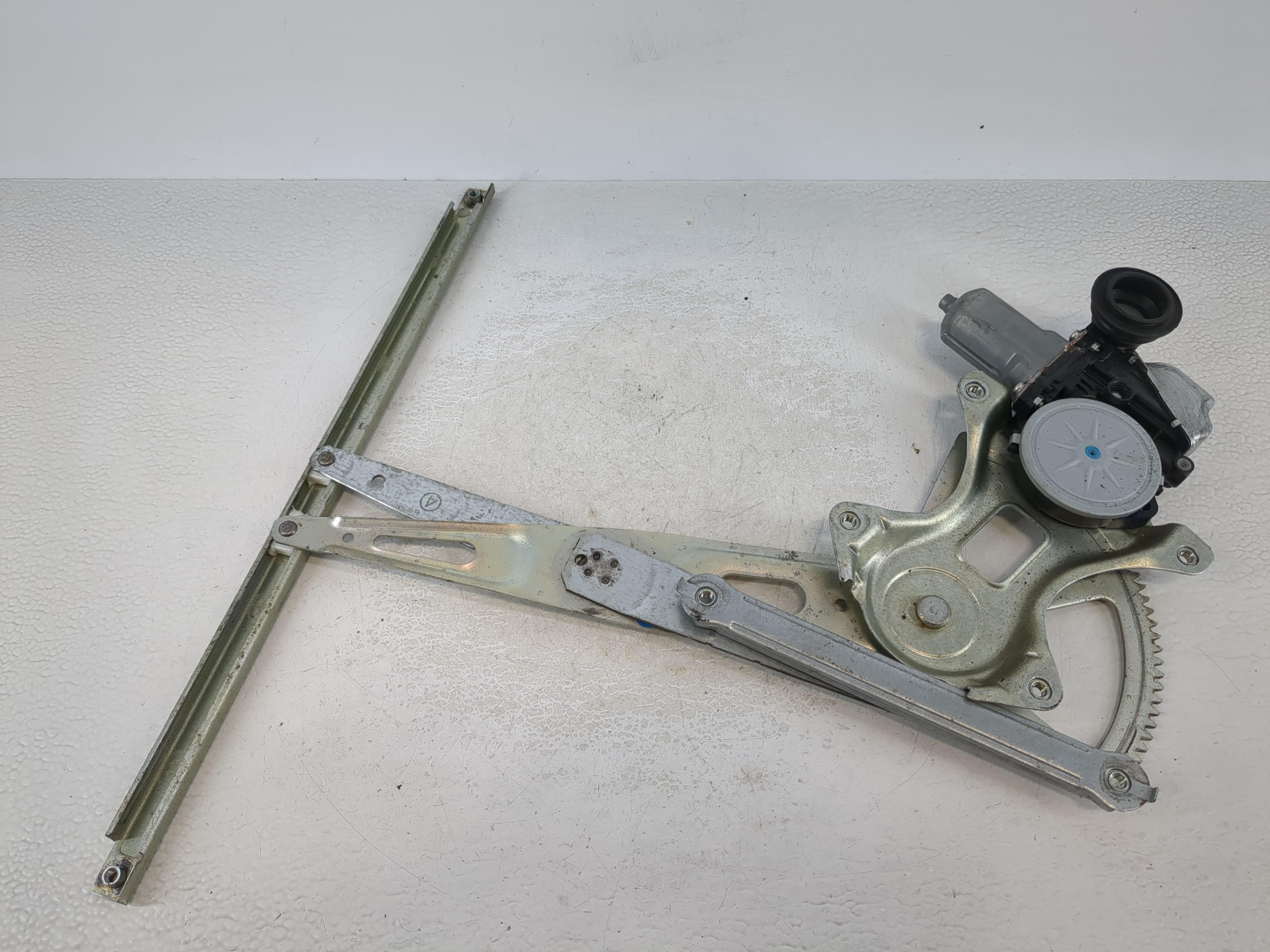 2010-2011 Toyota Prius Driver Front Left Power Window Motor 1063861 - Oemusedautoparts1.com