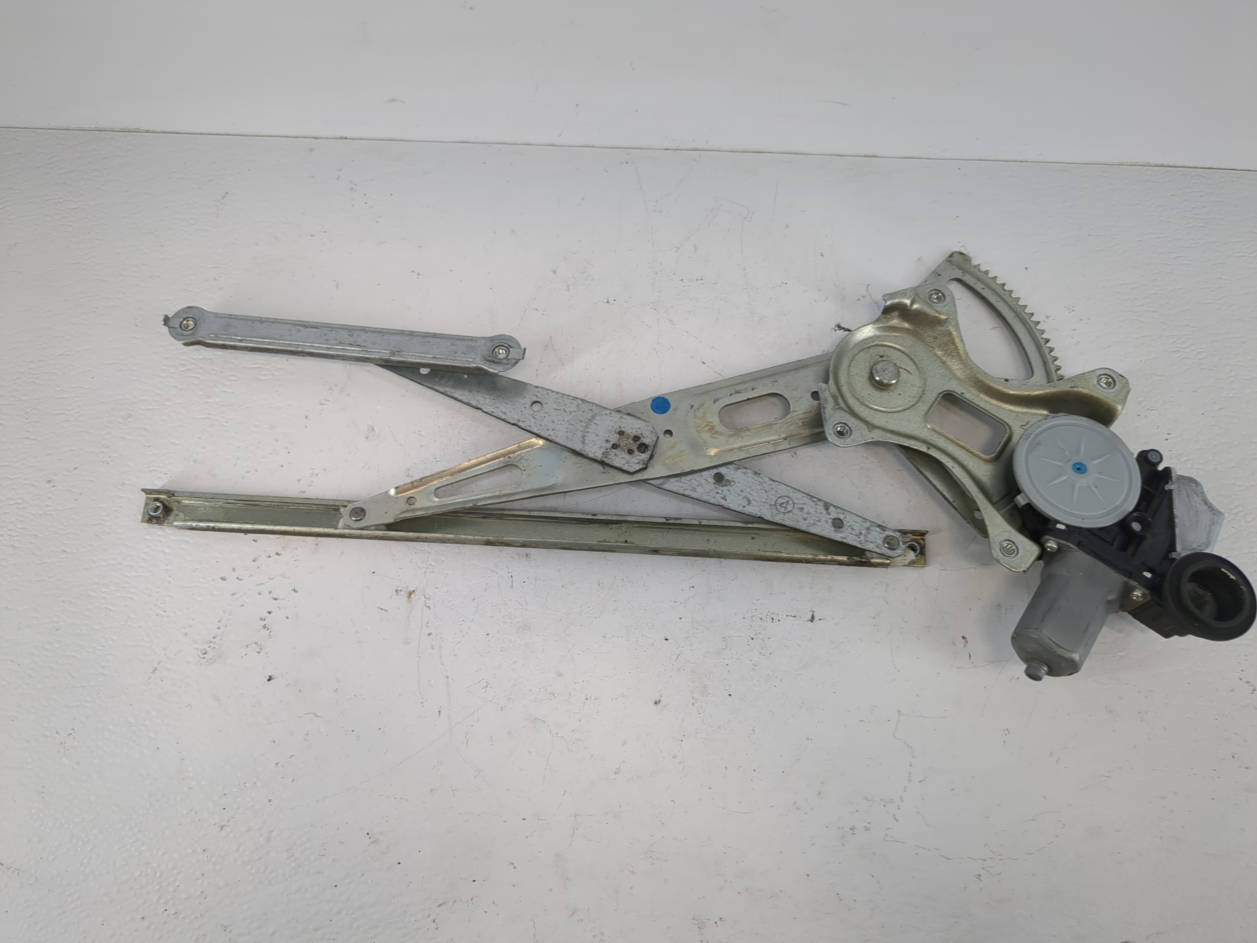 2010-2011 Toyota Prius Passenger Front Right Power Window Motor 1063863 - Oemusedautoparts1.com