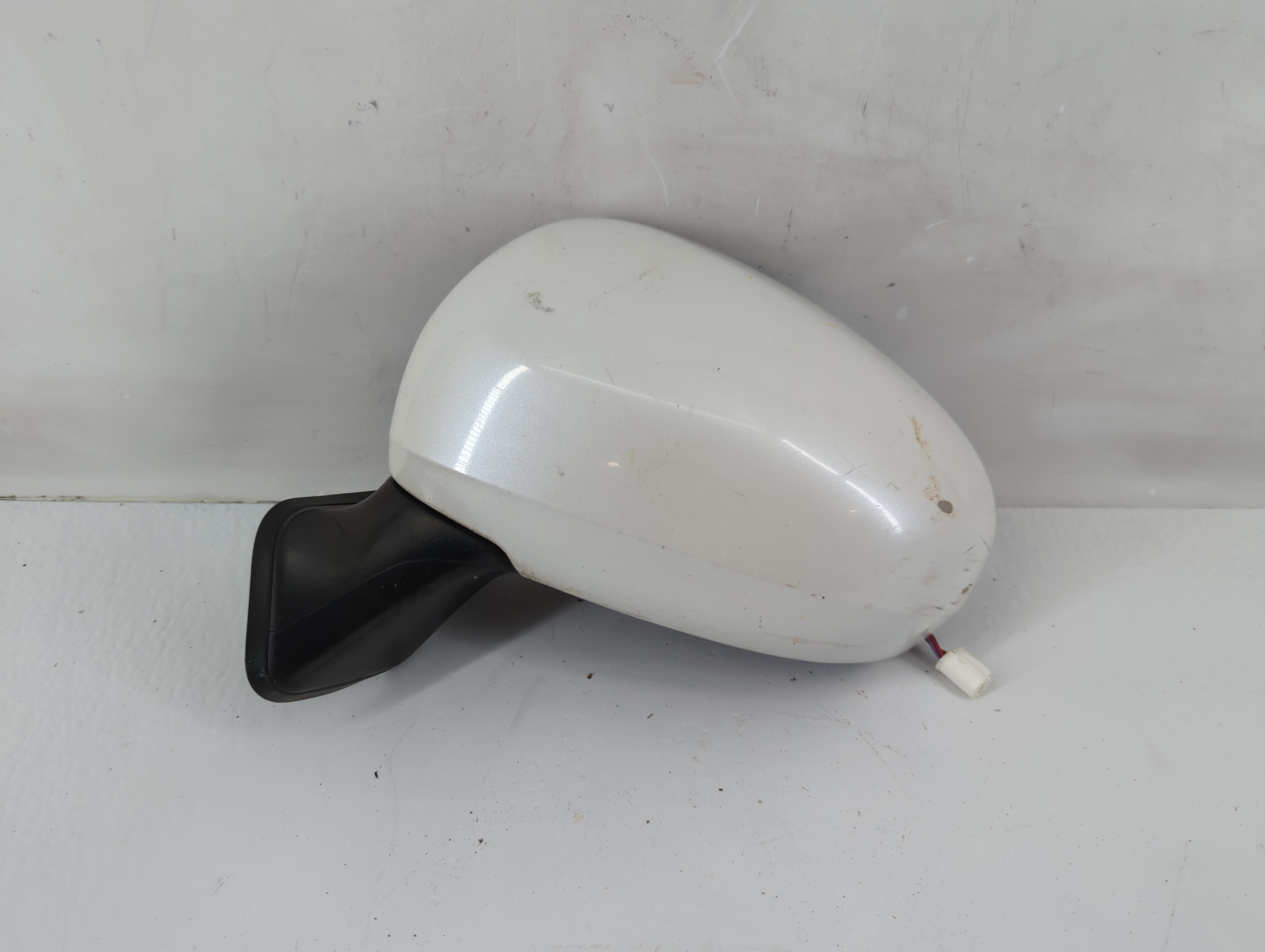 2010-2015 Toyota Prius Driver Left Side View Manual Door Mirror White 1063867 - Oemusedautoparts1.com