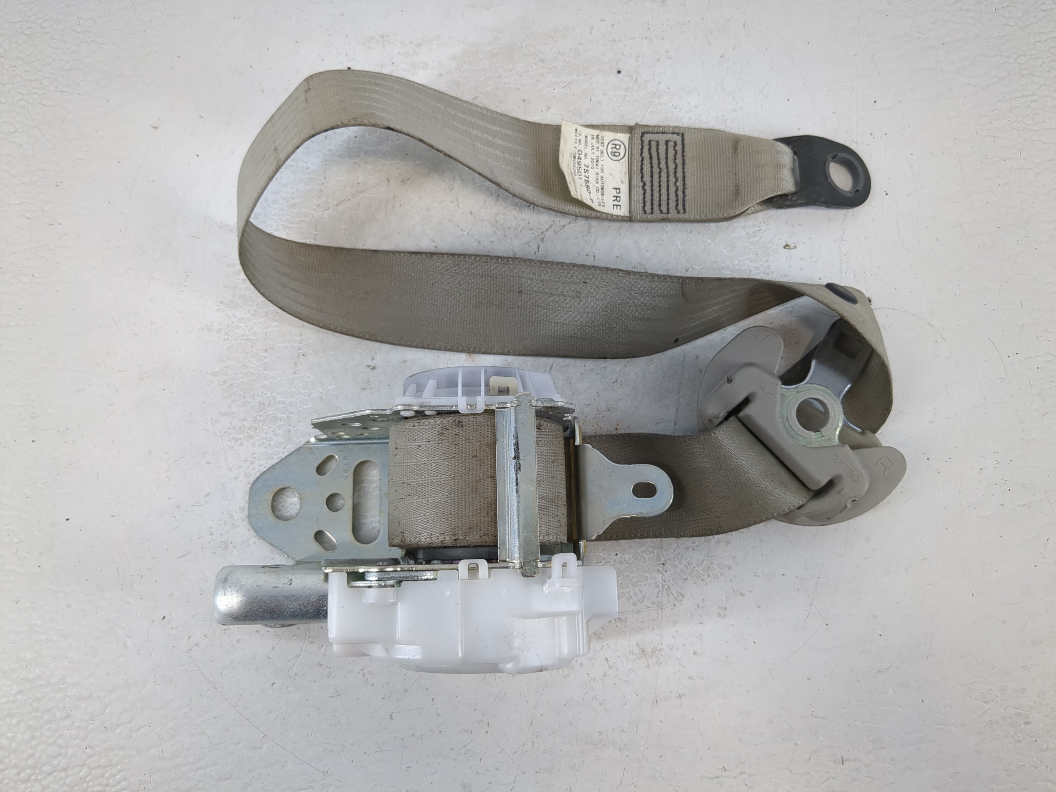Picture of 2010-2013 Toyota Prius Passenger Front Seatbelt Retractor 1063881