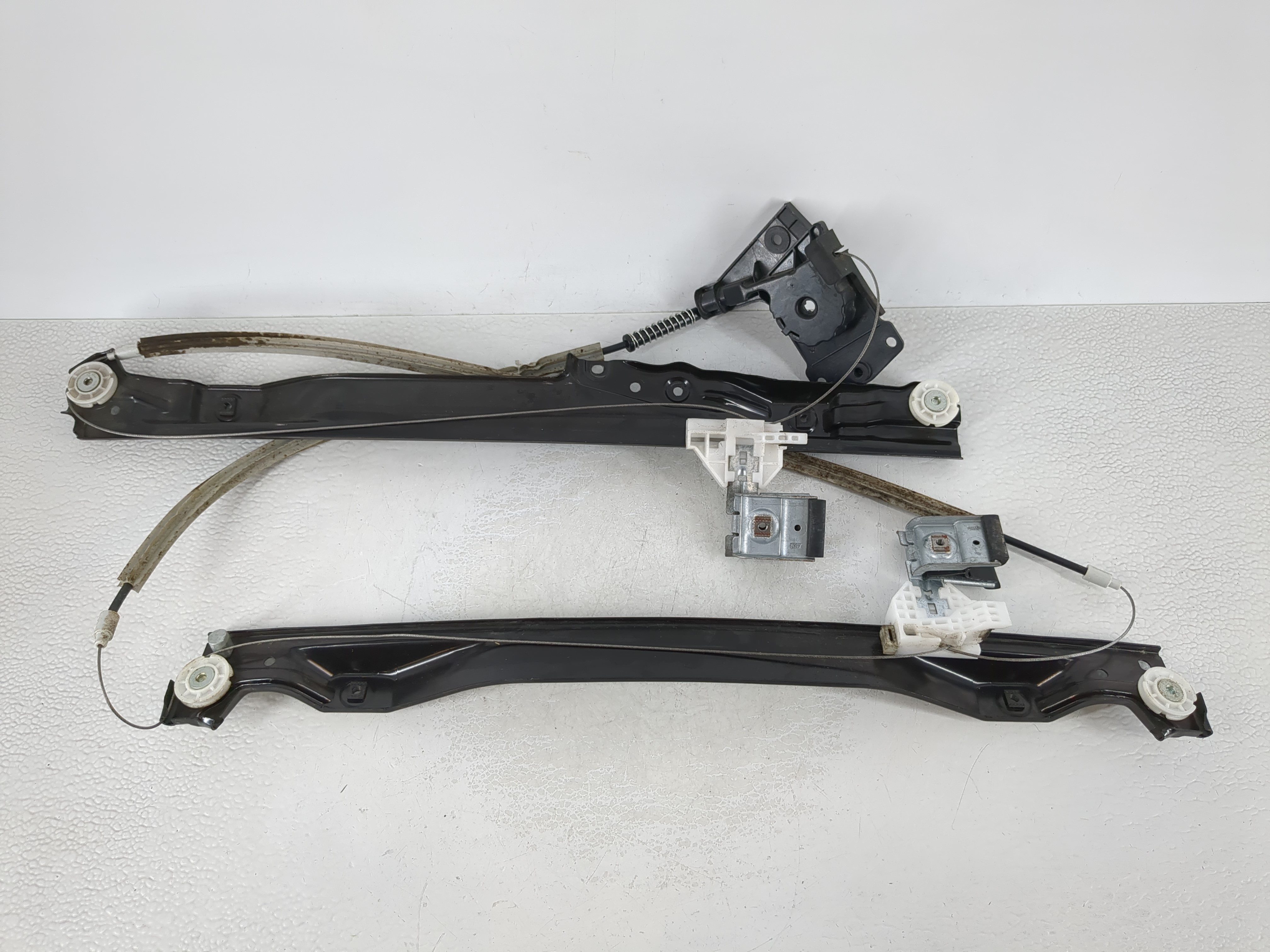 Picture of 2005-2009 Saab 9-7x Window Regulator Passenger Front 1064015