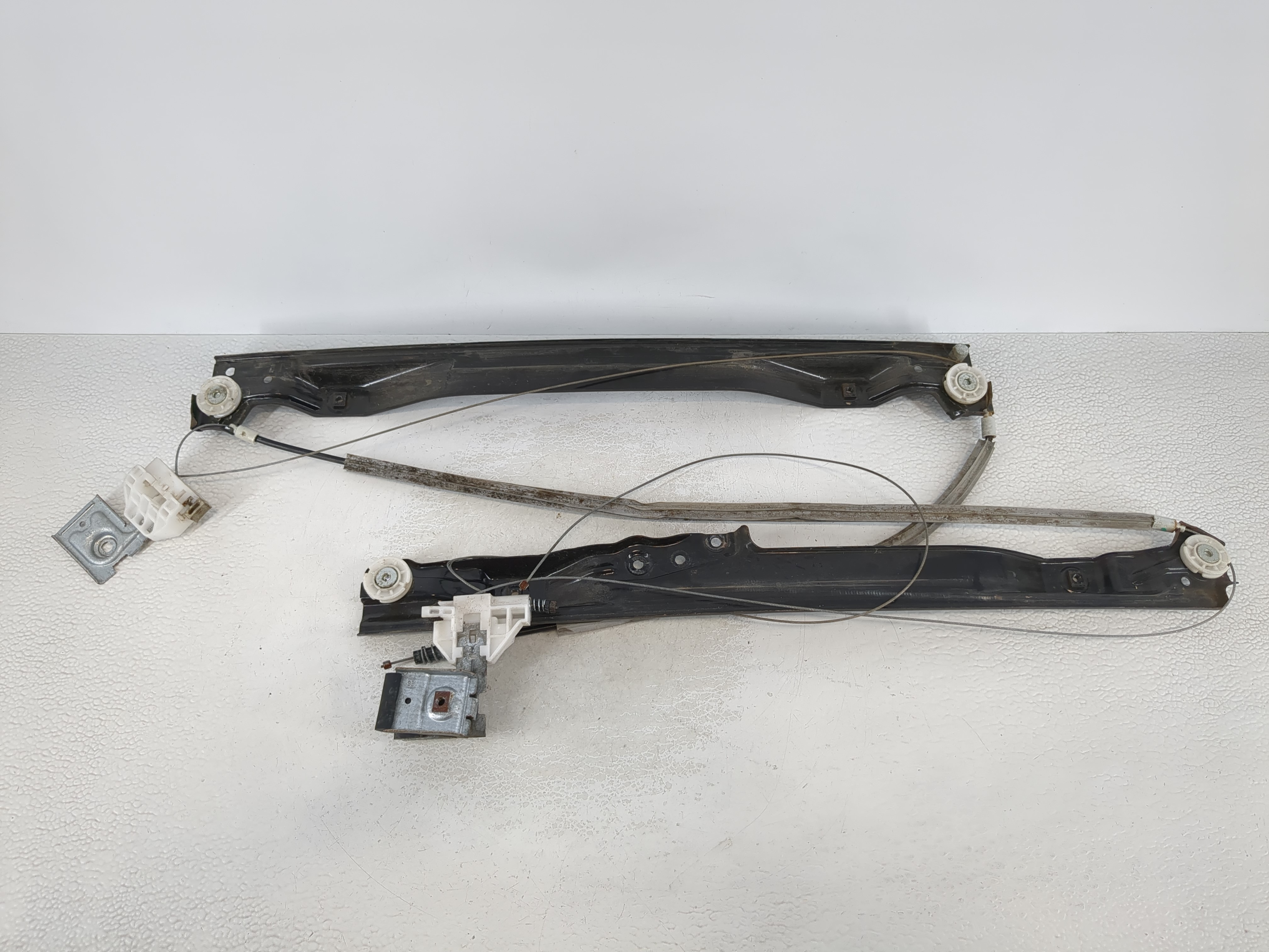 2005-2009 Saab 9-7x Driver Left Front Window Regulator 1064016 - Oemusedautoparts1.com