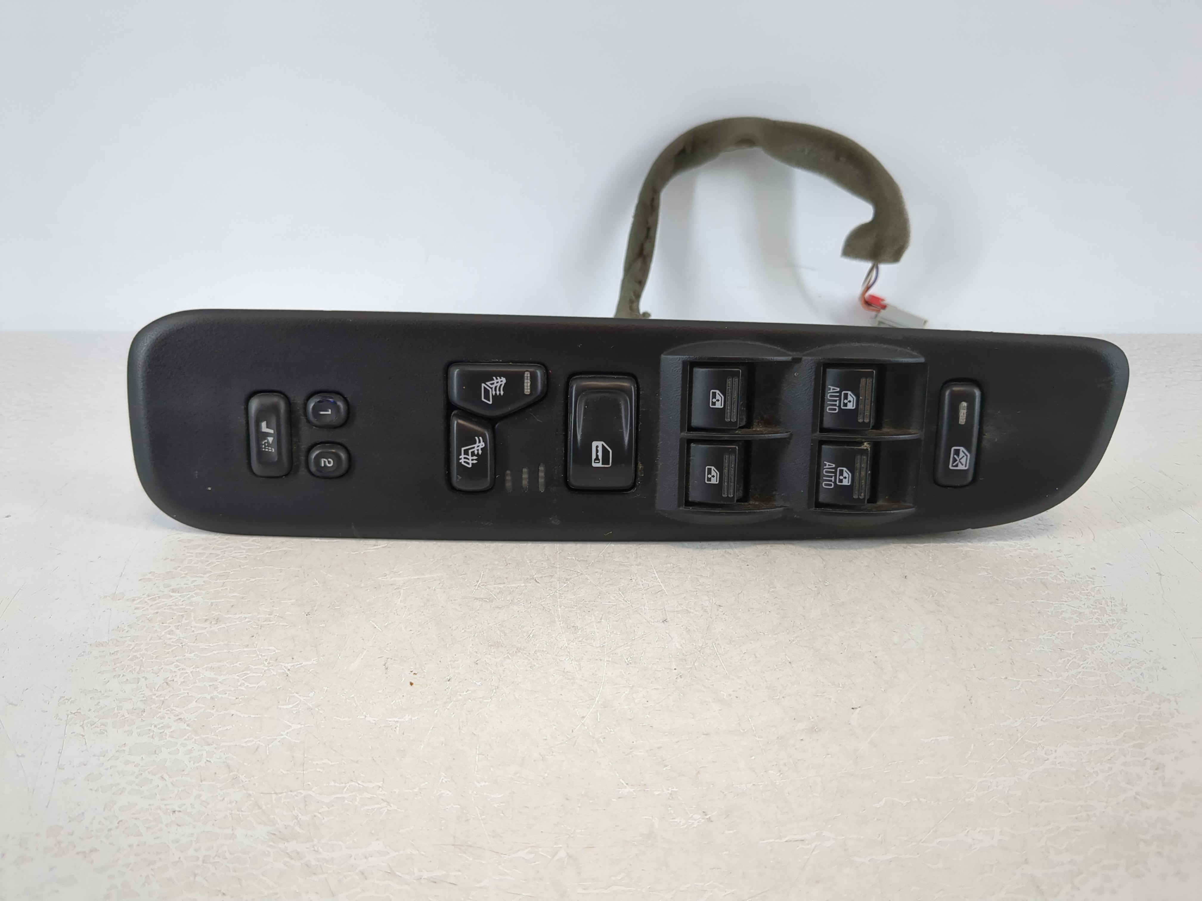 Picture of 2007 Saab 9-7x Driver Left Door Master Power Window Switch 25811562 1064042