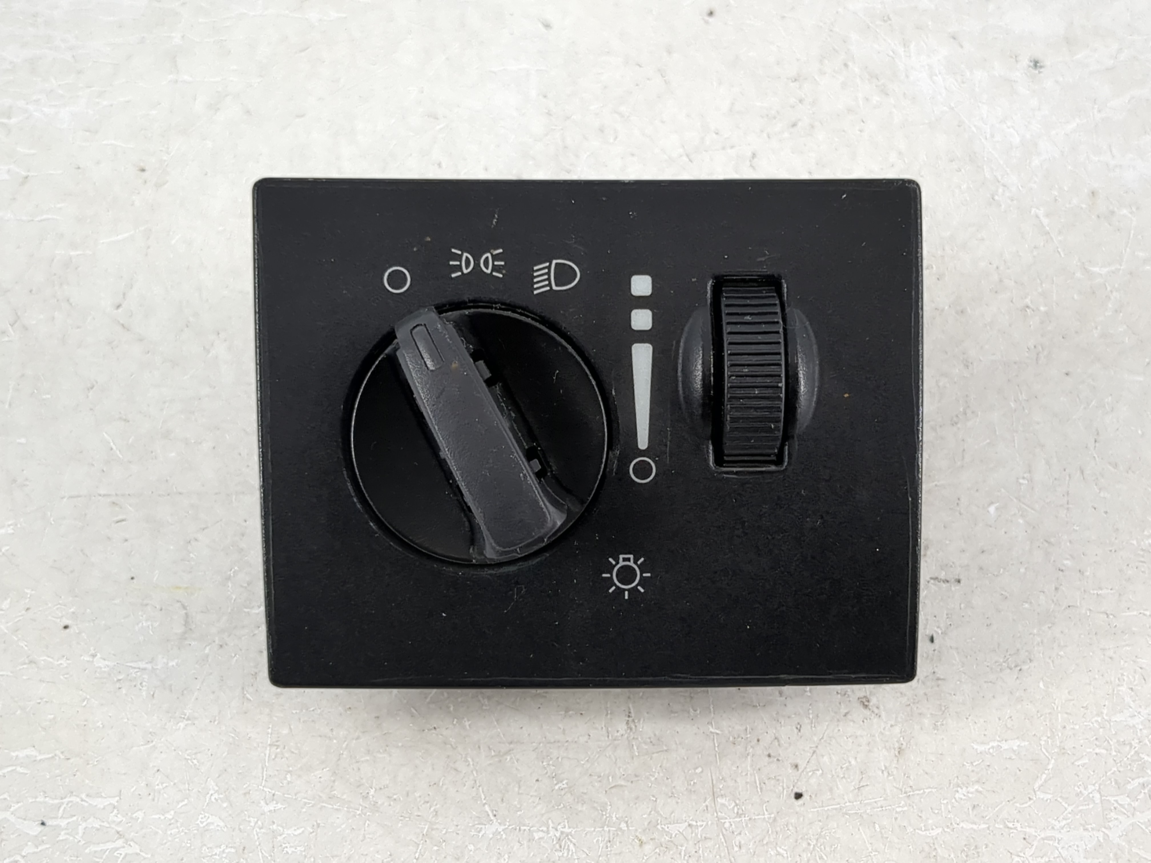 2009 Volkswagen Routan Headlight Head Light Switch Lamp Control 1064047 - Oemusedautoparts1.com