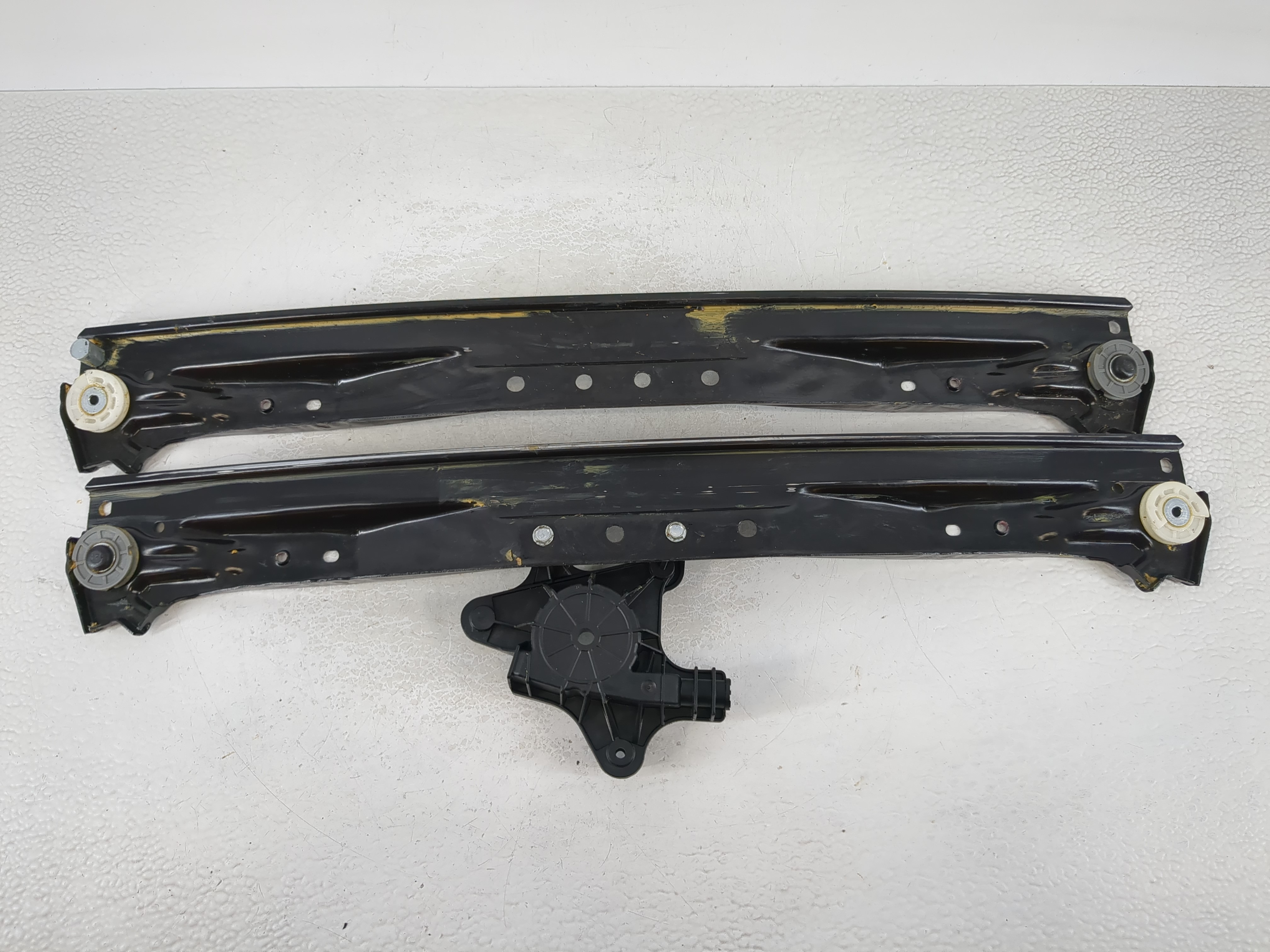 2009-2014 Volkswagen Routan Window Regulator Passenger Front 1064062 - Oemusedautoparts1.com