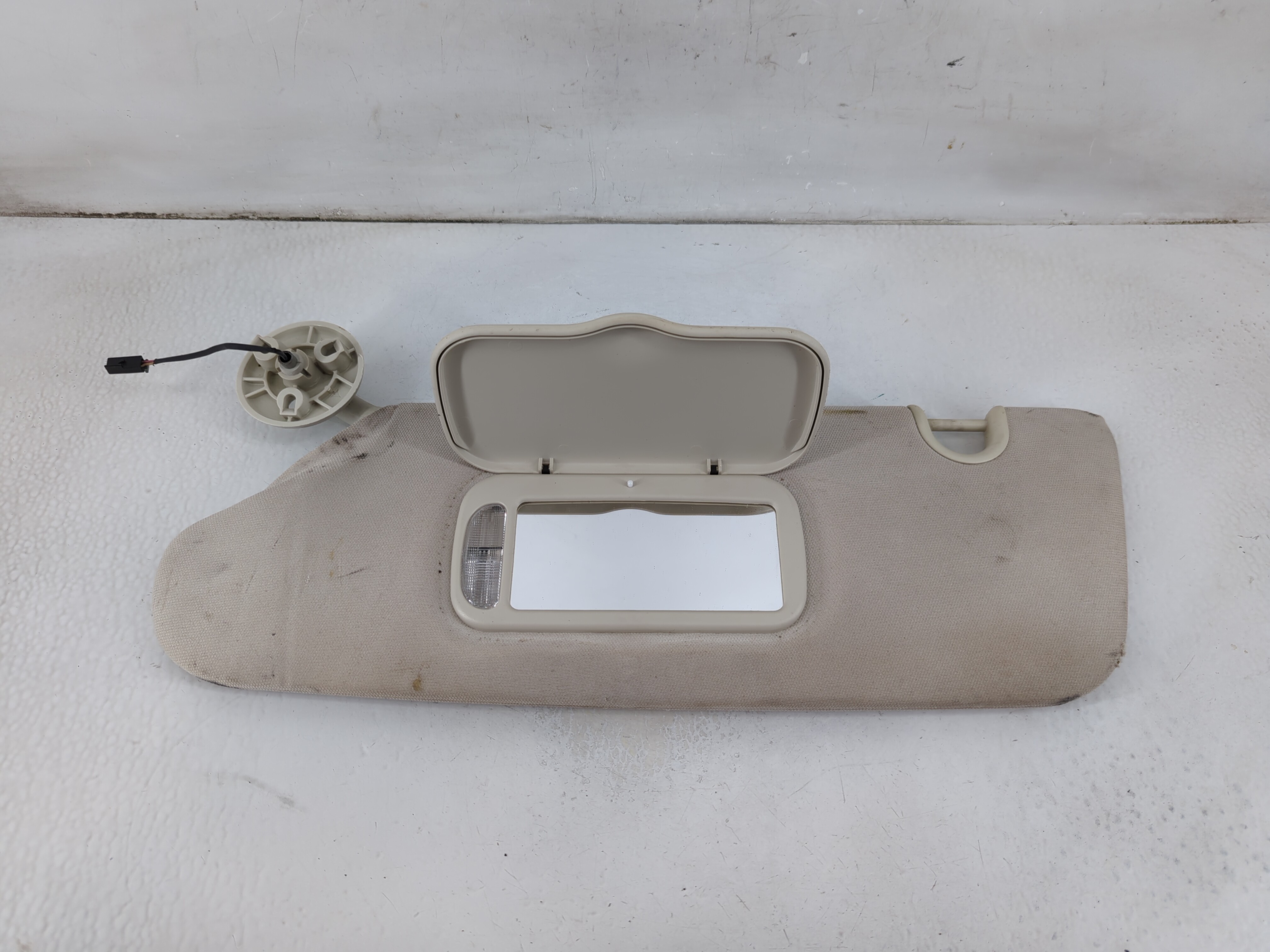 Picture of 2009-2014 Volkswagen Routan Driver Sun Visor Mirror Left Sunvisor Grey 1064084