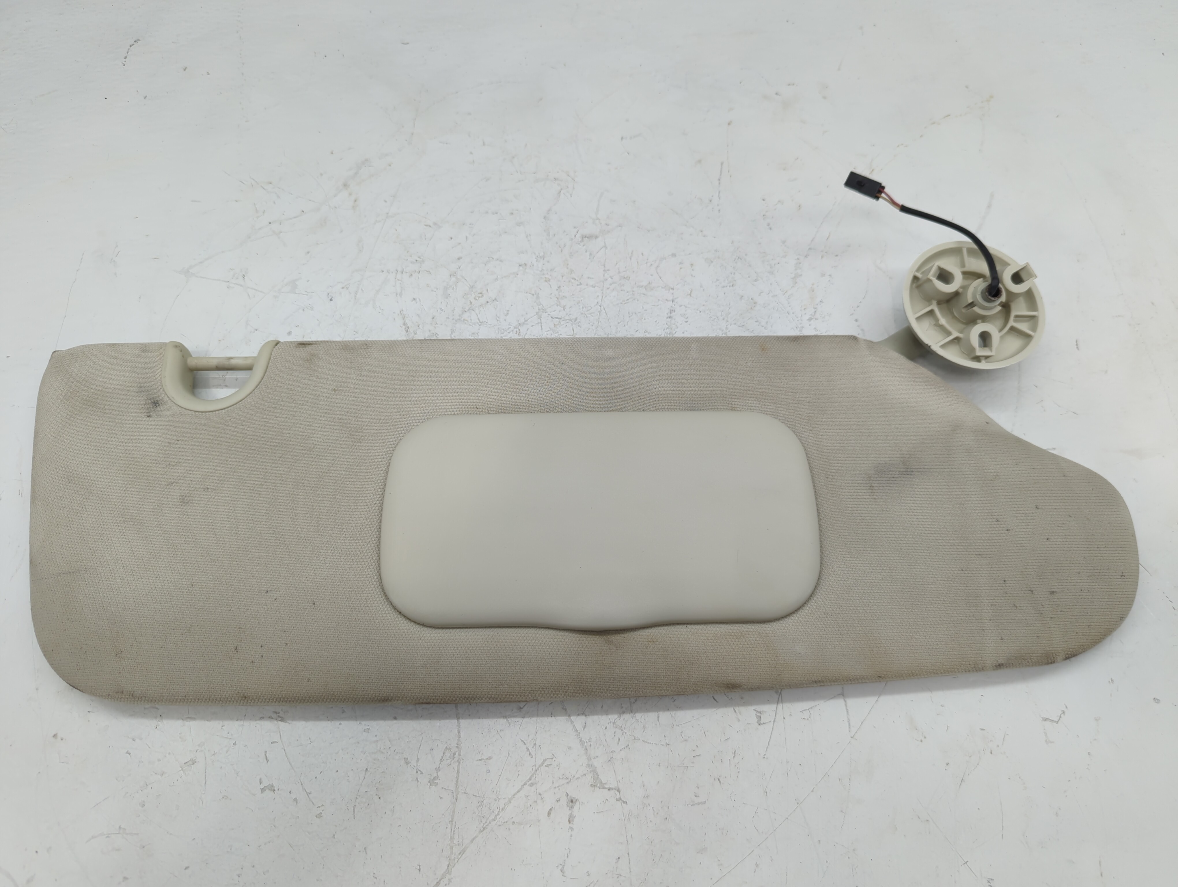 Picture of 2009-2014 Volkswagen Routan Passenger Sun Visor Mirror Right Sunvisor 1064085
