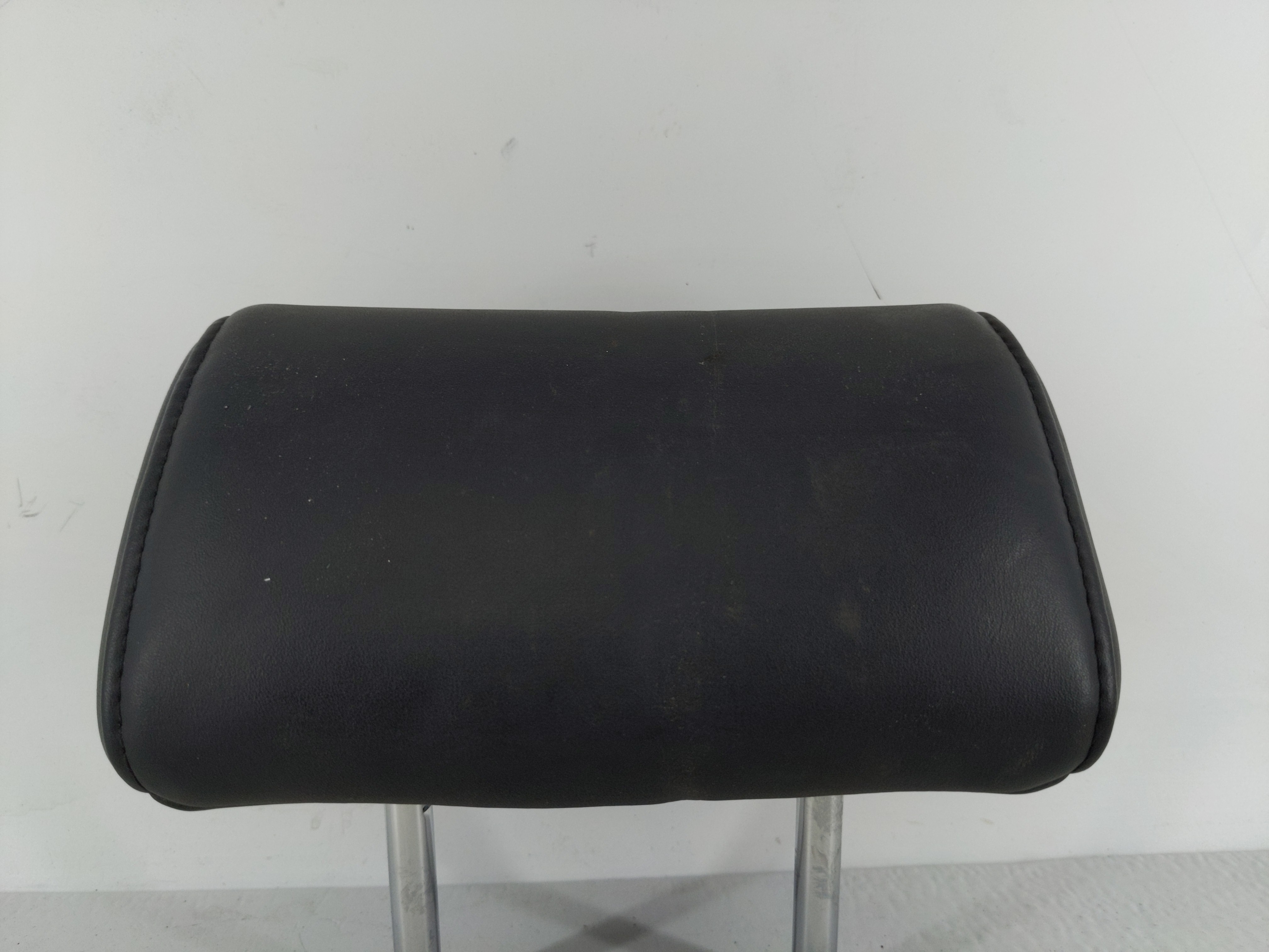 2012-2017 Hyundai Azera Headrest Head Rest Rear Center Seat Black 1064512 - Oemusedautoparts1.com