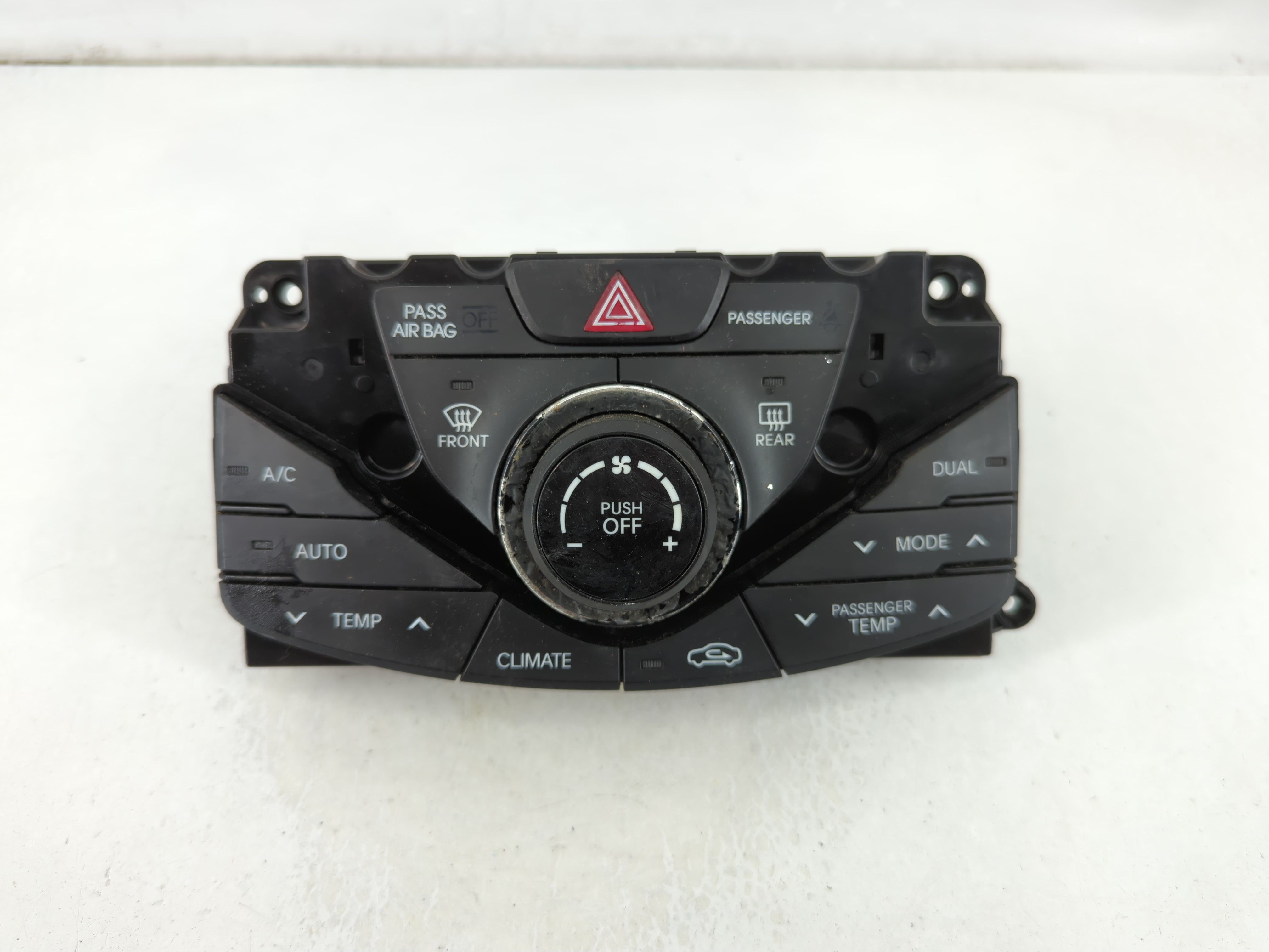 Picture of 2012 Hyundai Azera Ac Heater Climate Control Temperature Oem 1064543