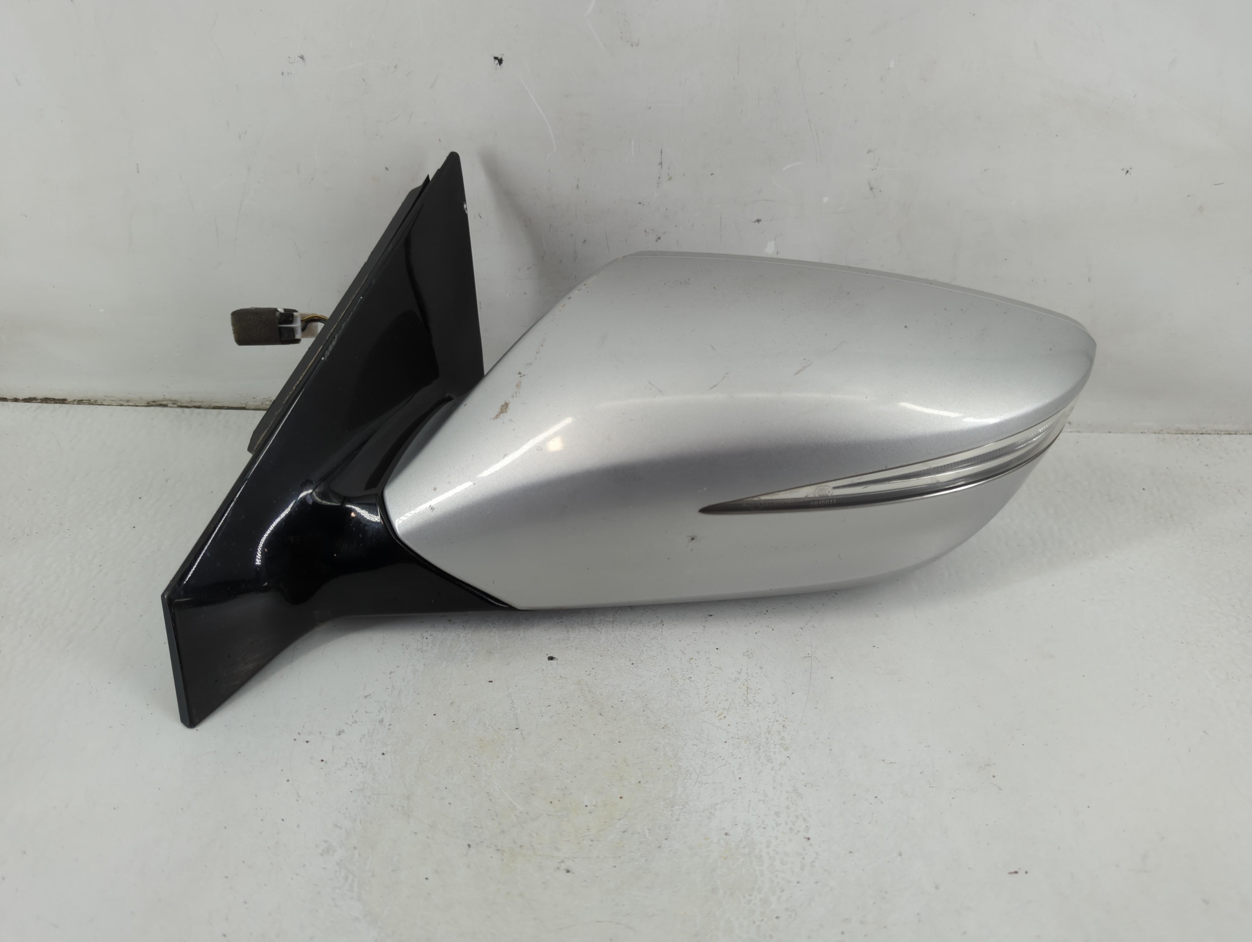 2012 Hyundai Azera Driver Left Side View Manual Door Mirror Beige 1064561 - Oemusedautoparts1.com