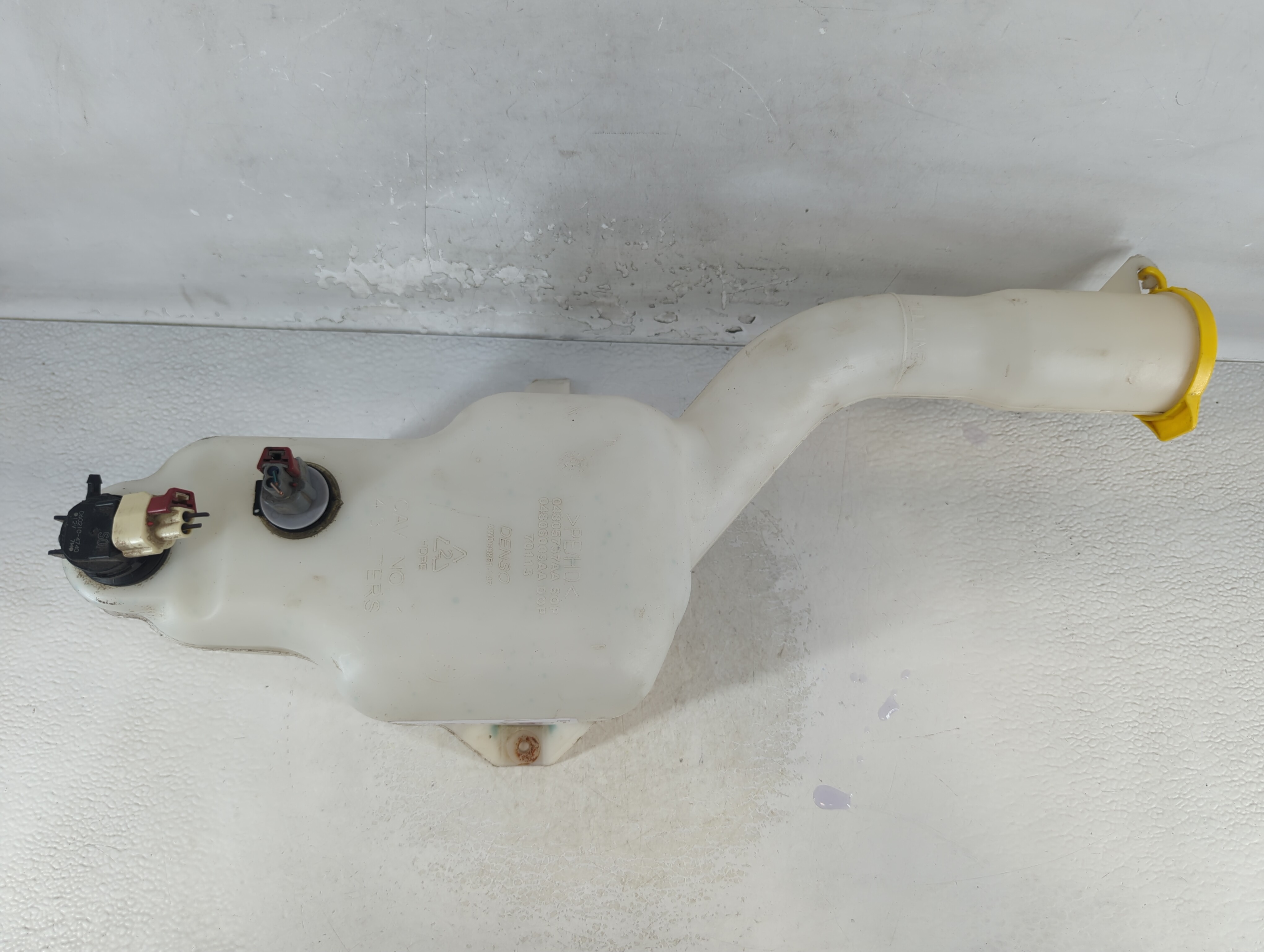 2006-2010 Dodge Charger Windshield Washer Fluid Reservoir Bottle Oem 1064999 - Oemusedautoparts1.com