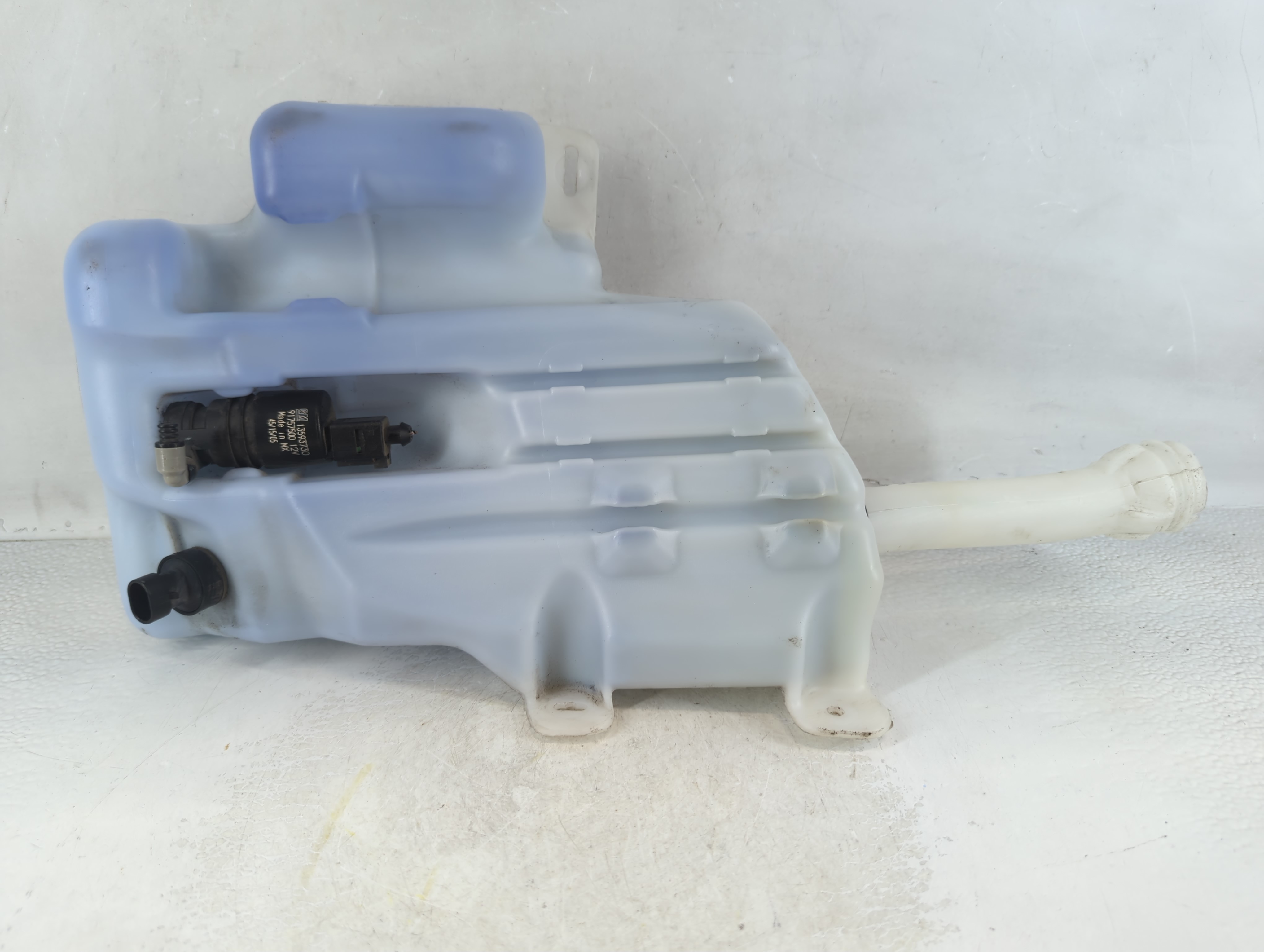 2010-2016 Buick Lacrosse Windshield Washer Fluid Reservoir Bottle Oem 1065002 - Oemusedautoparts1.com