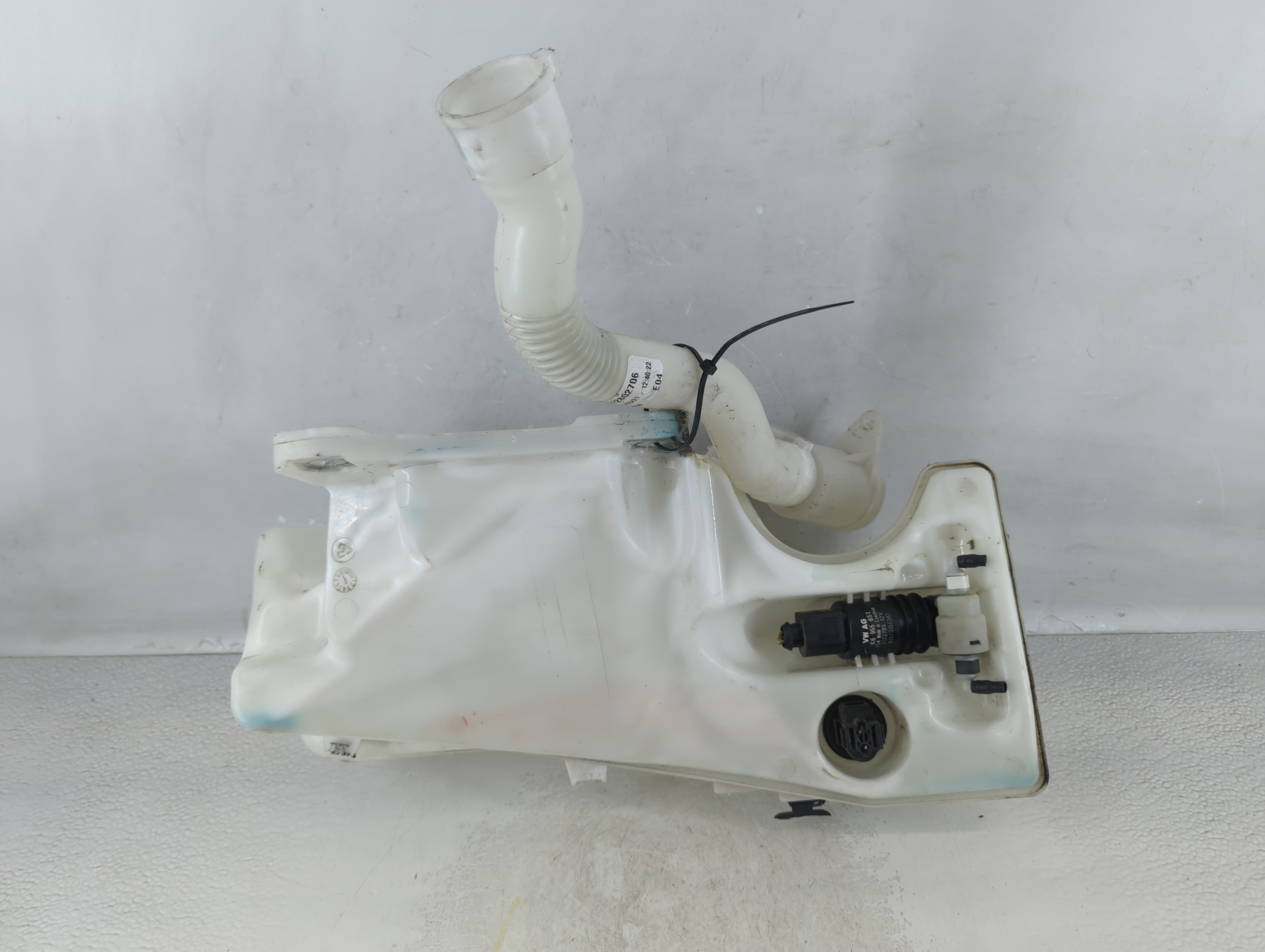 Volkswagen Atlas Windshield Washer Fluid Reservoir Bottle Oem 1065007 - Oemusedautoparts1.com