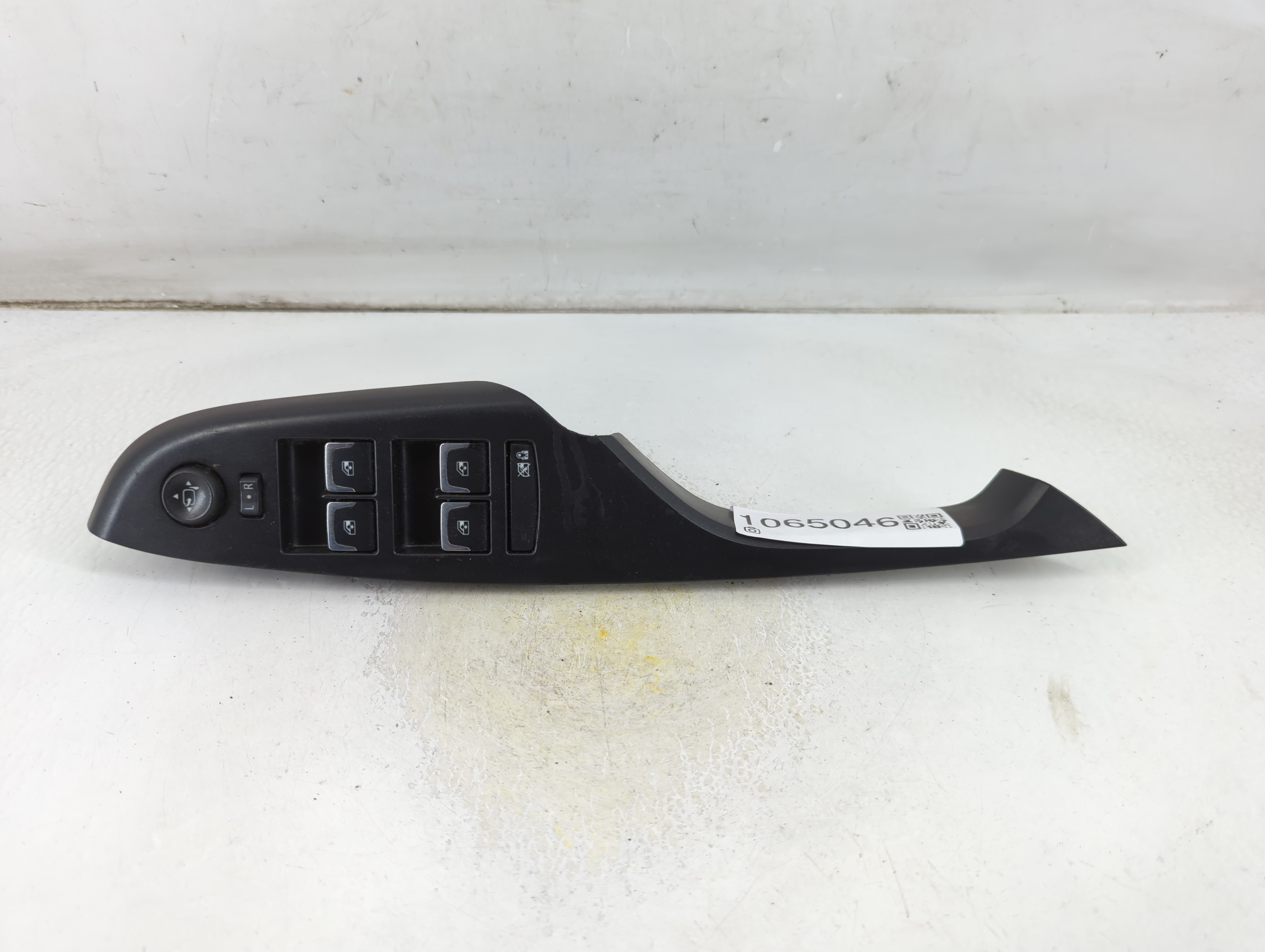 2014-2016 Cadillac Srx Driver Left Door Master Power Window Switch 1065046 - Oemusedautoparts1.com