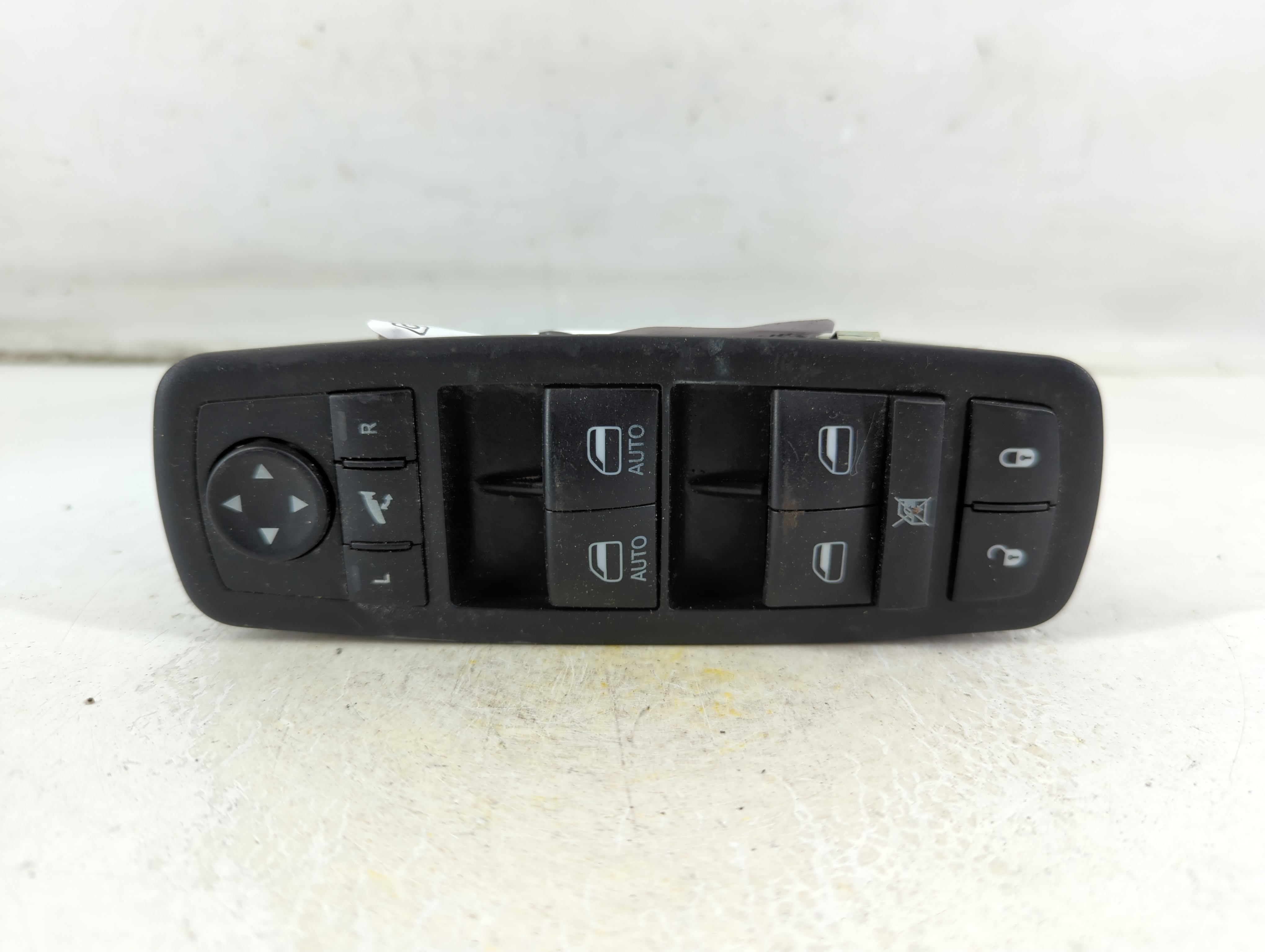 Picture of Dodge Ram 1500 Driver Left Door Master Power Window Switch 68110867aa 1065132