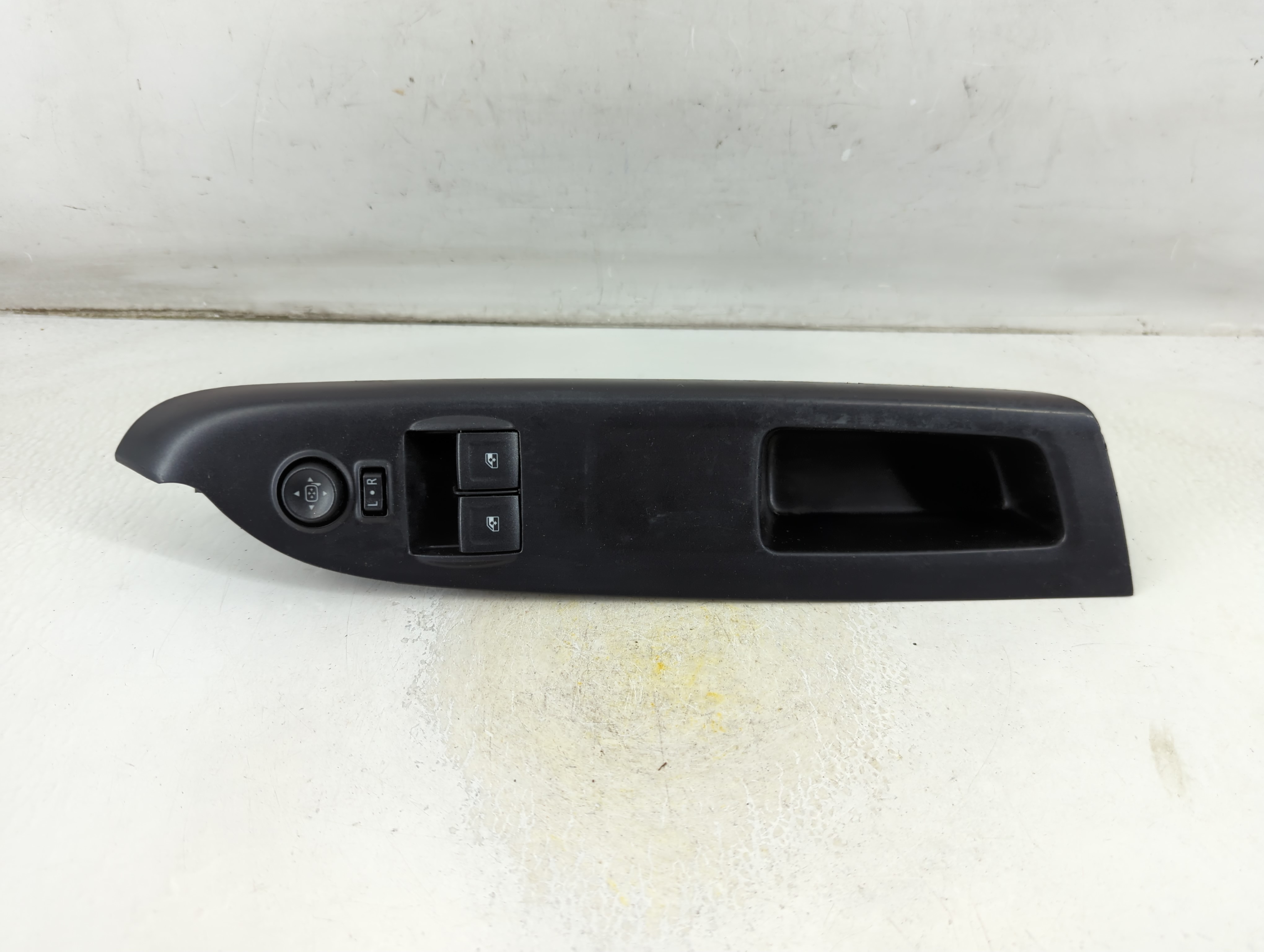 2014 Chevrolet Silverado 1500 Driver Left Door Master Power Window Switch 1065320 - Oemusedautoparts1.com