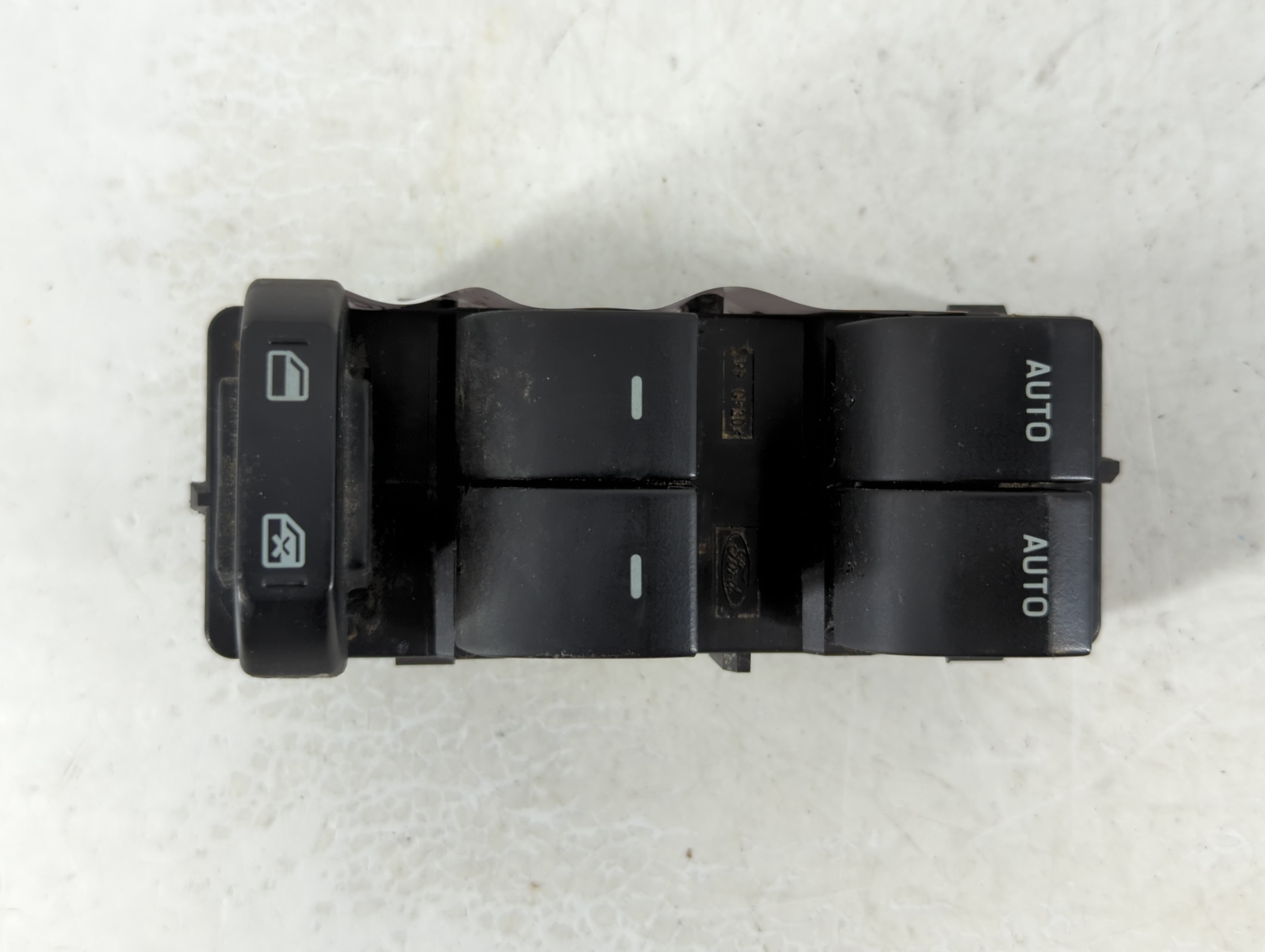 Picture of 2015-2017 Lincoln Navigator Driver Left Door Master Power Window Switch 1065381