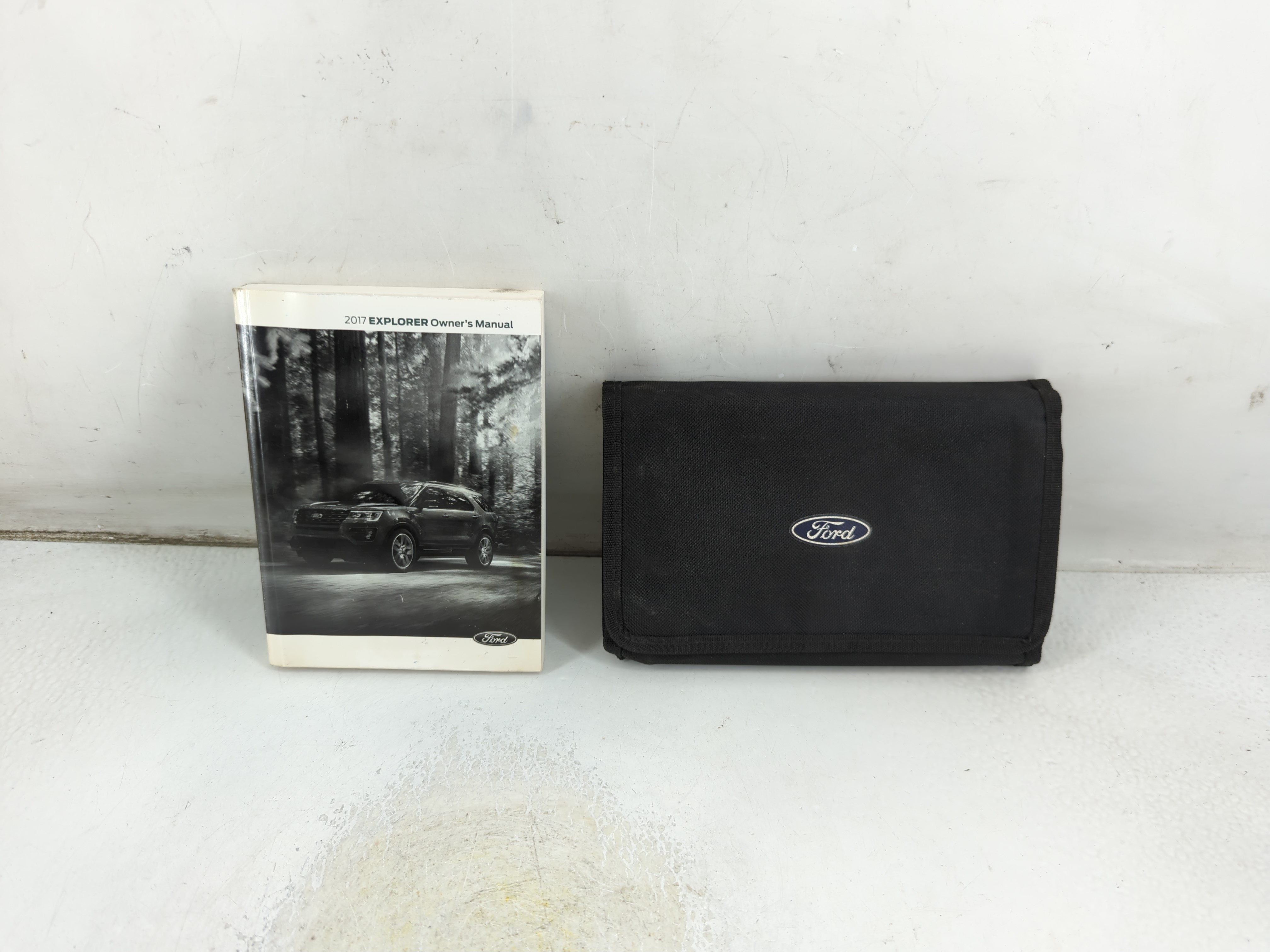 Picture of 2017 Ford Explorer Owners Manual Book Guide 1065639
