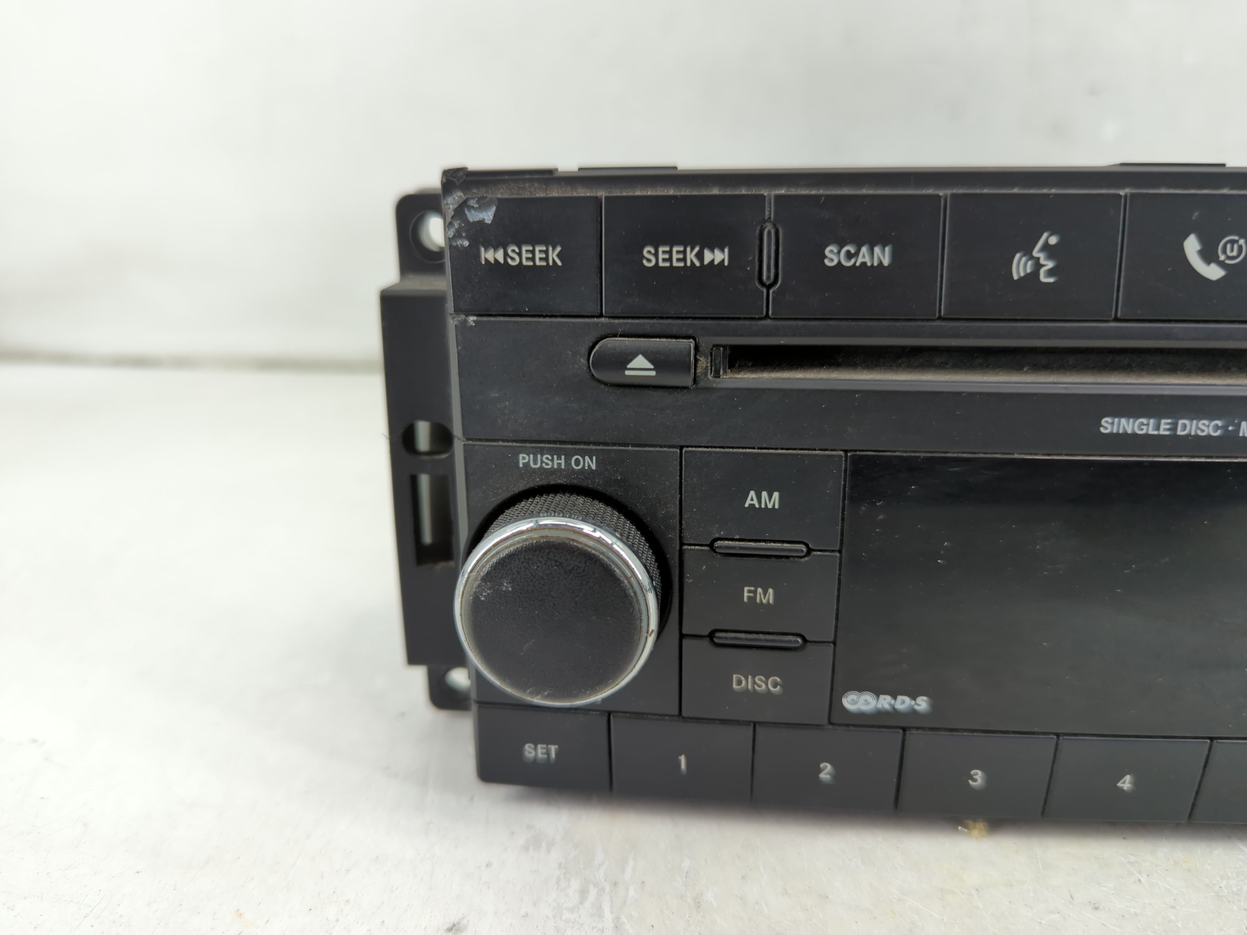 2008 Dodge Grand Caravan Am Fm Cd Player Radio Receiver 1065712 - Oemusedautoparts1.com