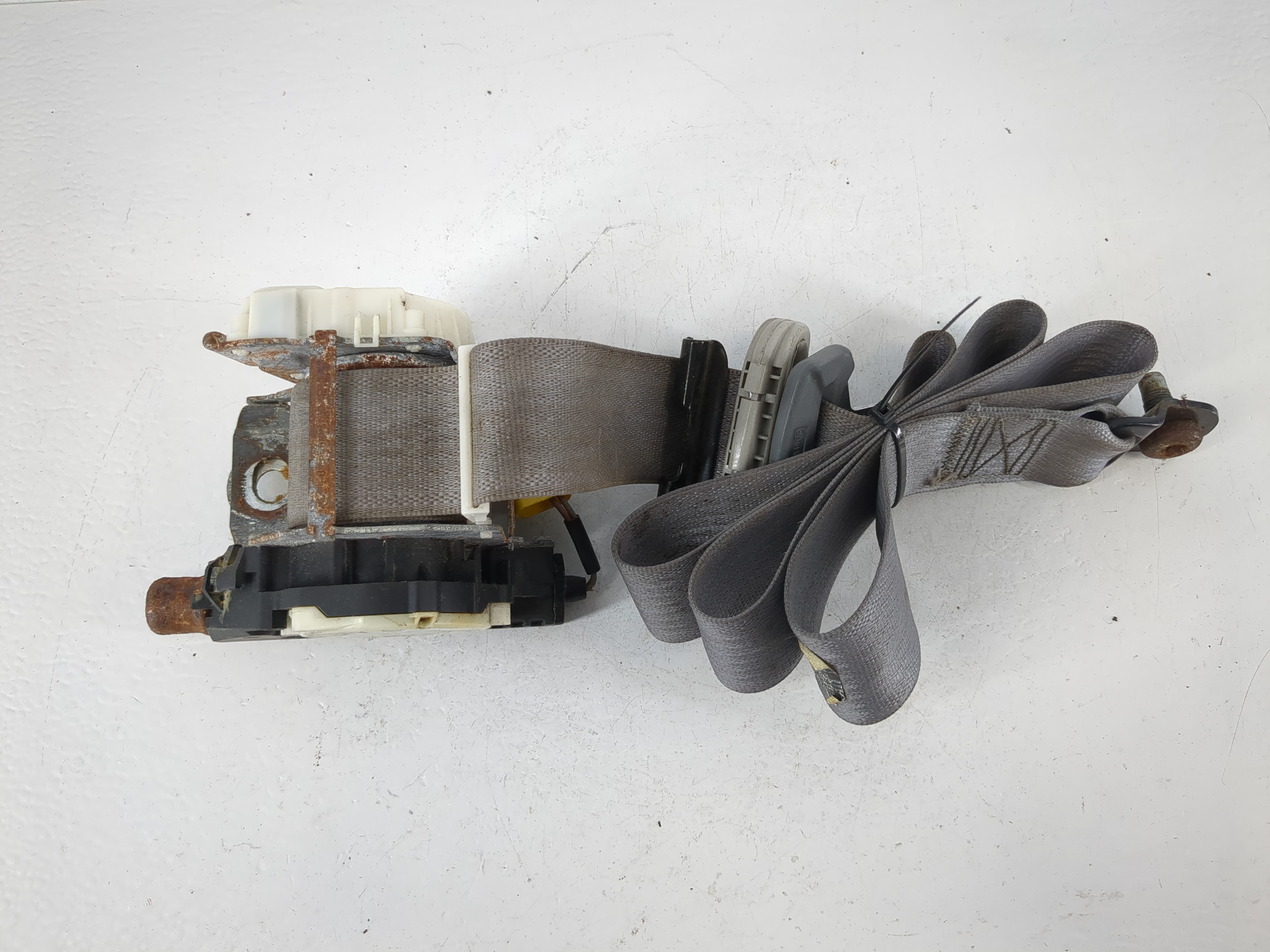 2008-2010 Dodge Grand Caravan Passenger Front Seatbelt Retractor 1065729 - Oemusedautoparts1.com