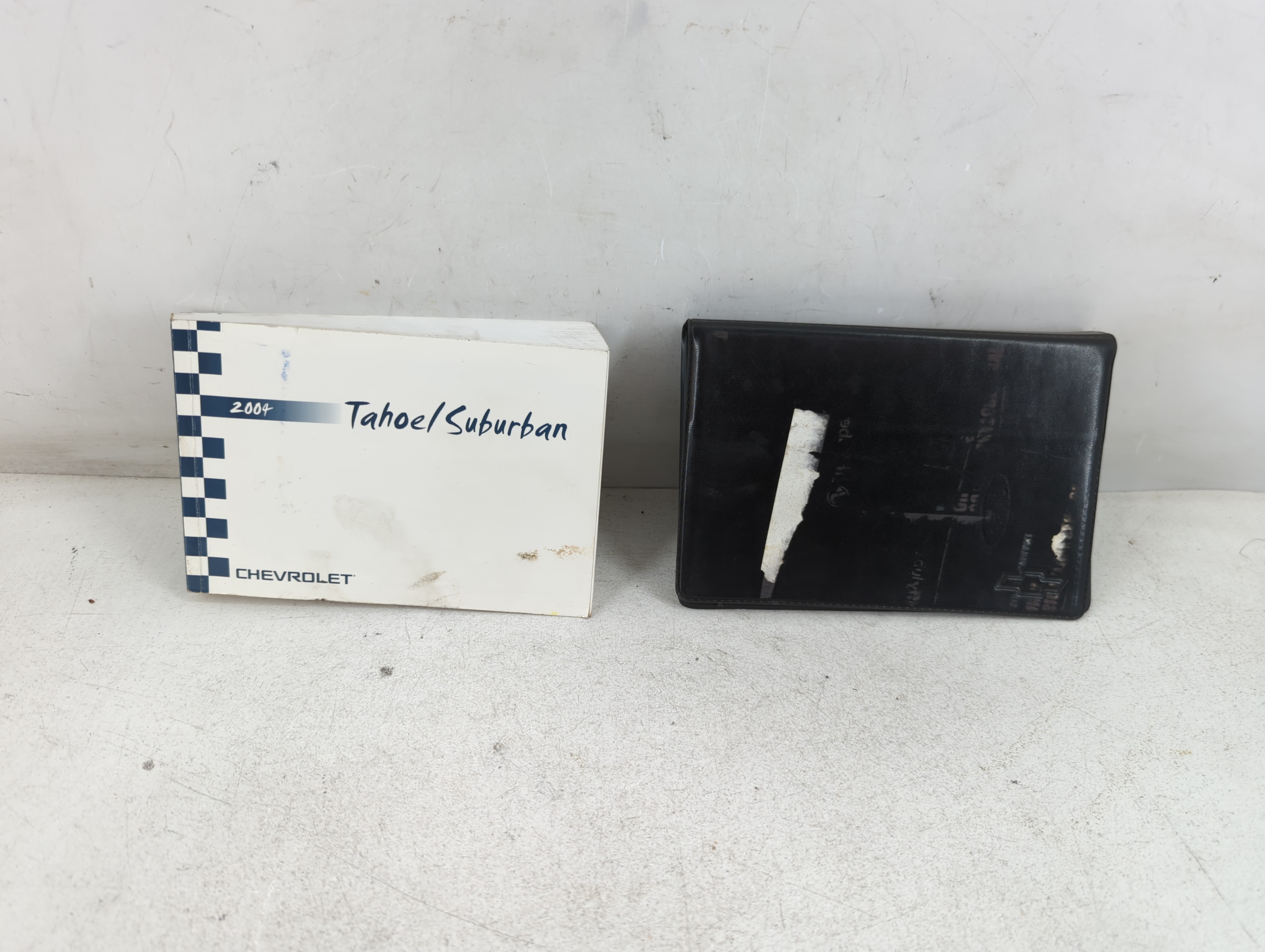 2004 Chevrolet Tahoe Owners Manual Book Guide 1066229 - Oemusedautoparts1.com