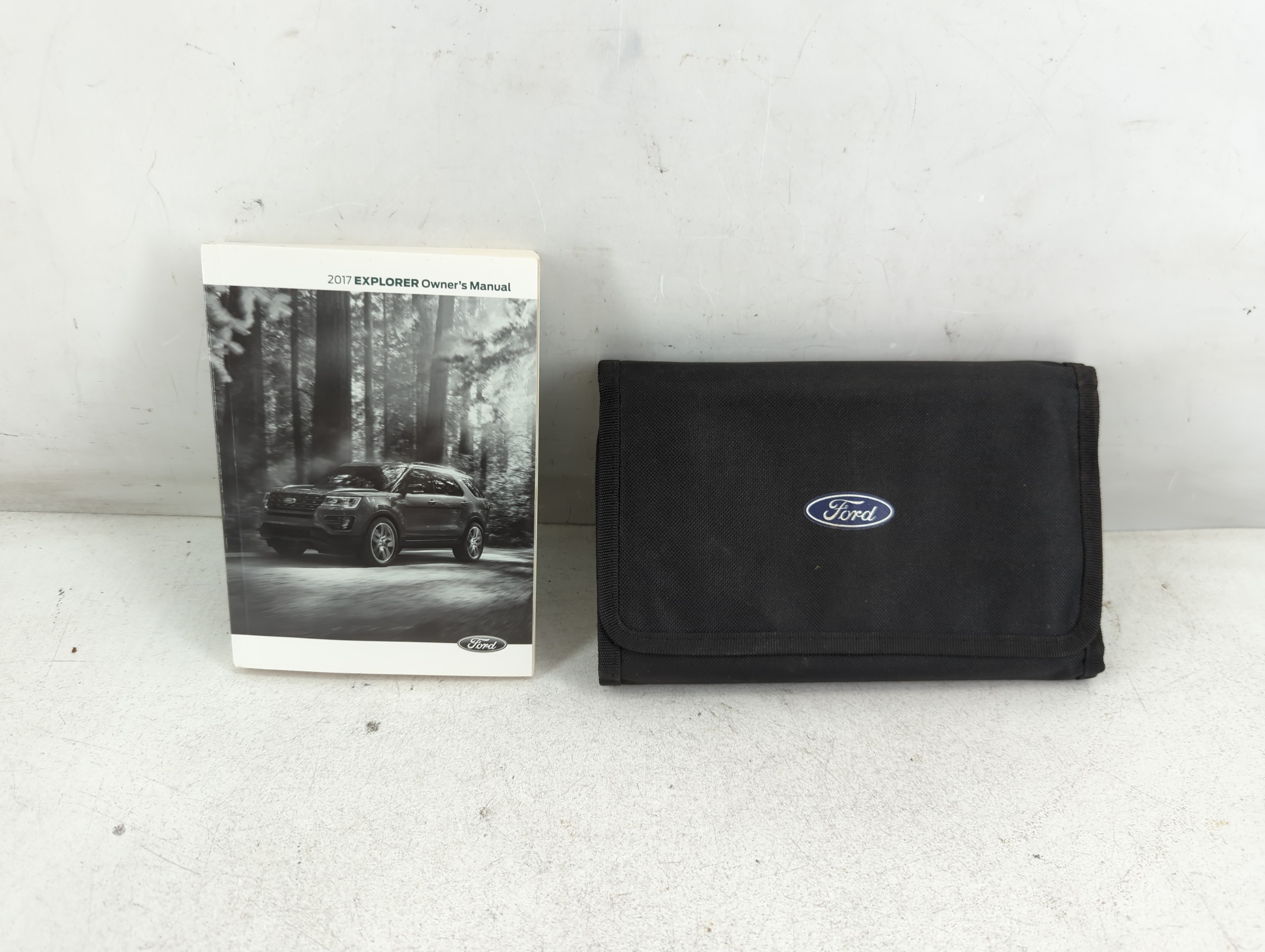 Picture of 2017 Ford Explorer Owners Manual Book Guide 1066237