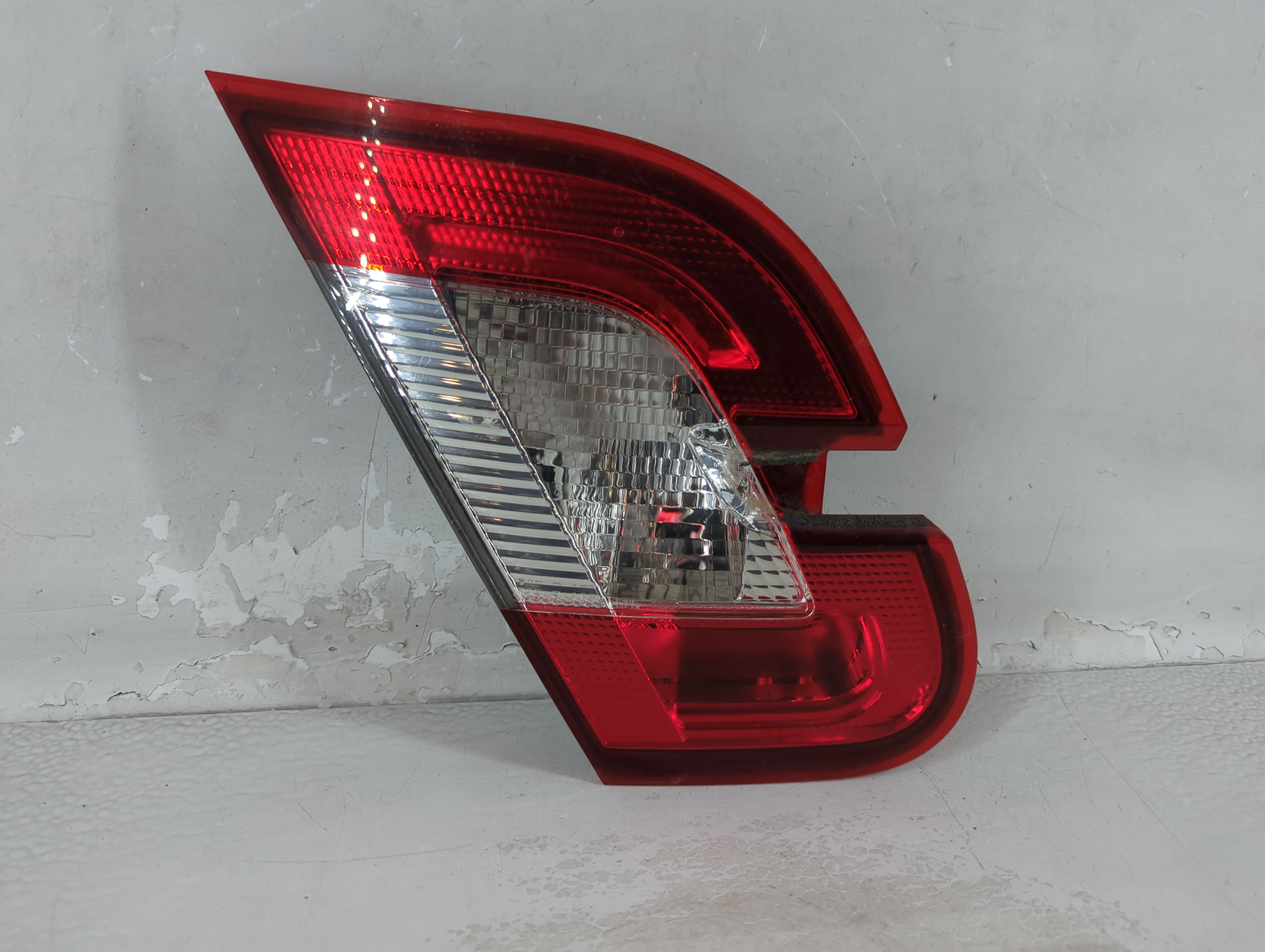 2010-2012 Ford Taurus Driver Left Side Tail Light Taillight Oem 1066383 - Oemusedautoparts1.com