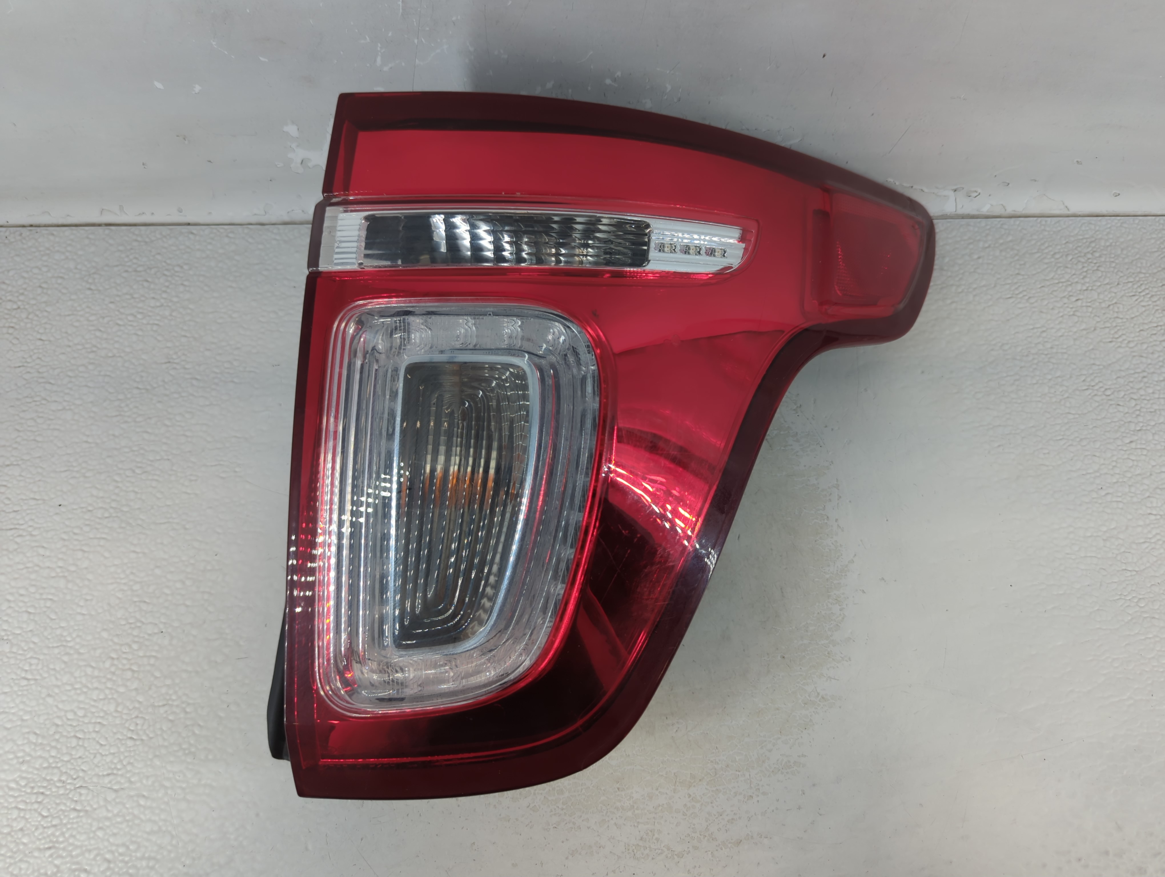 Picture of 2015 Ford Explorer Passenger Right Side Tail Light Taillight Oem 1066438
