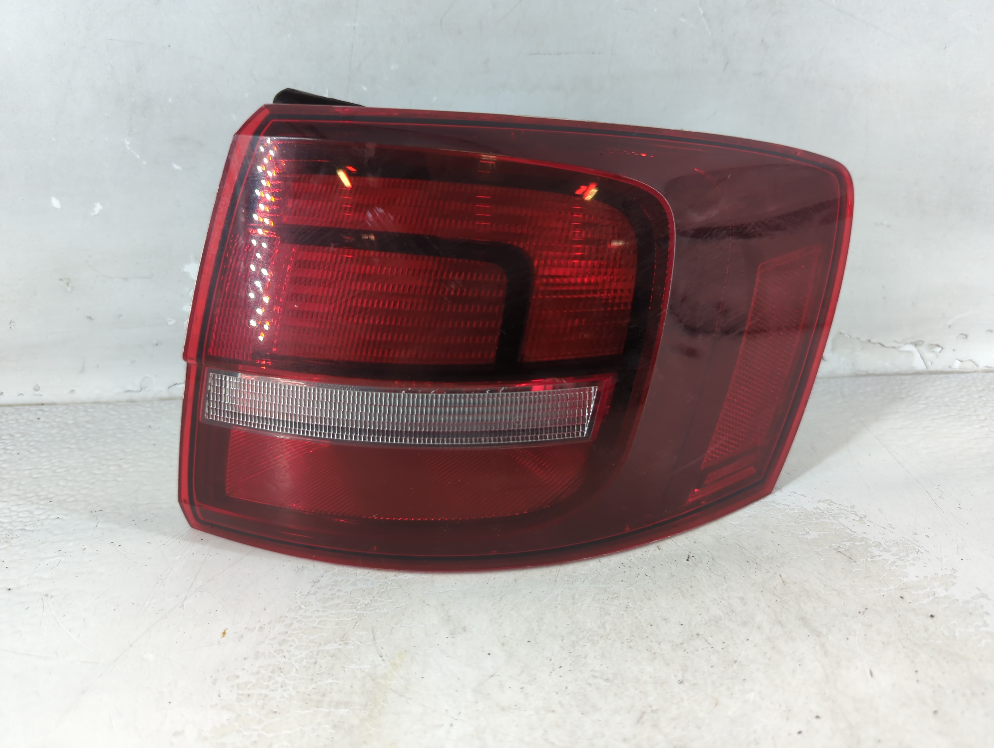 2015-2016 Volkswagen Jetta Passenger Right Side Tail Light Taillight Oem 1066443 - Oemusedautoparts1.com