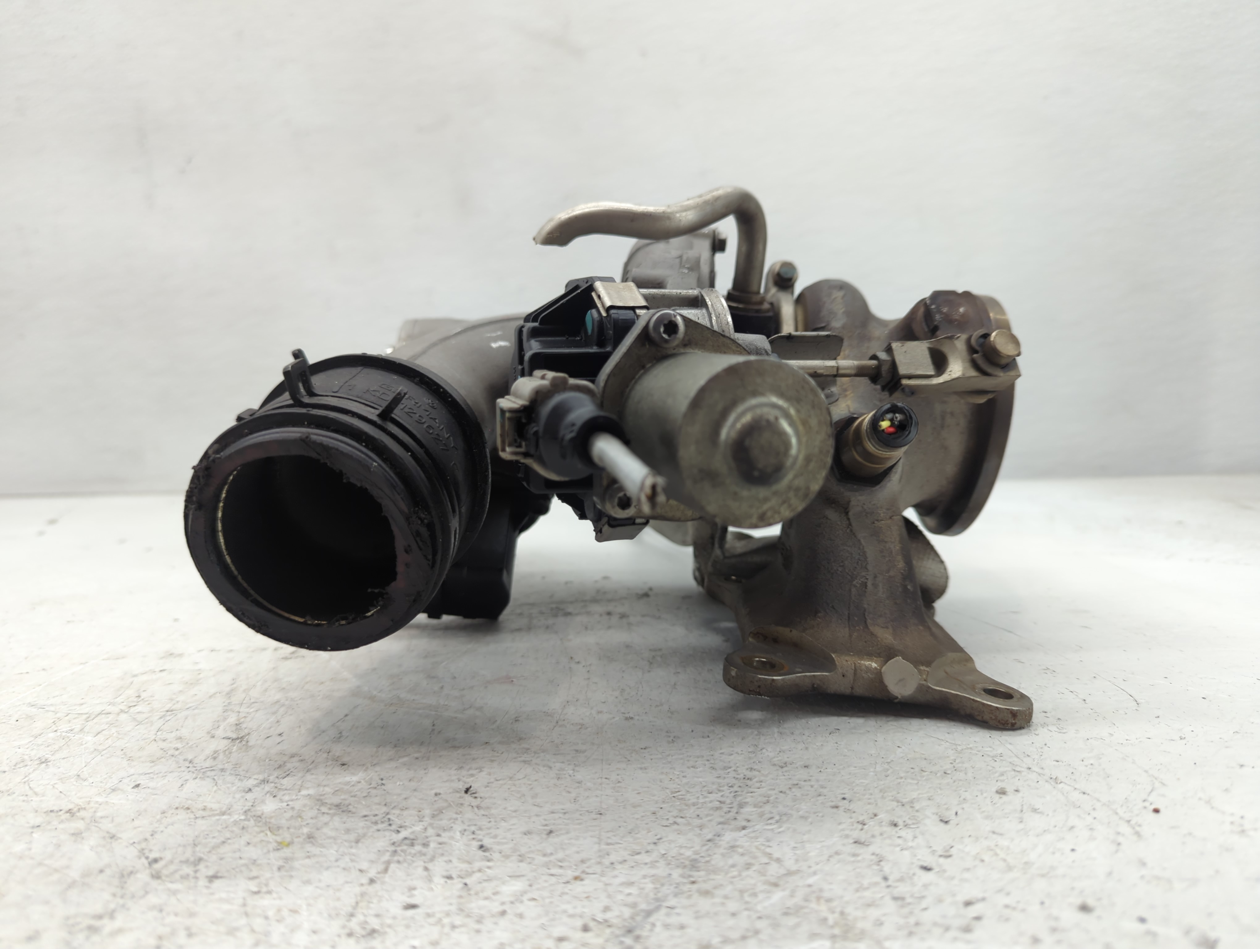 2018 Volkswagen Passat Turbocharger Exhaust Manifold With Turbo Charger 1066635 - Oemusedautoparts1.com