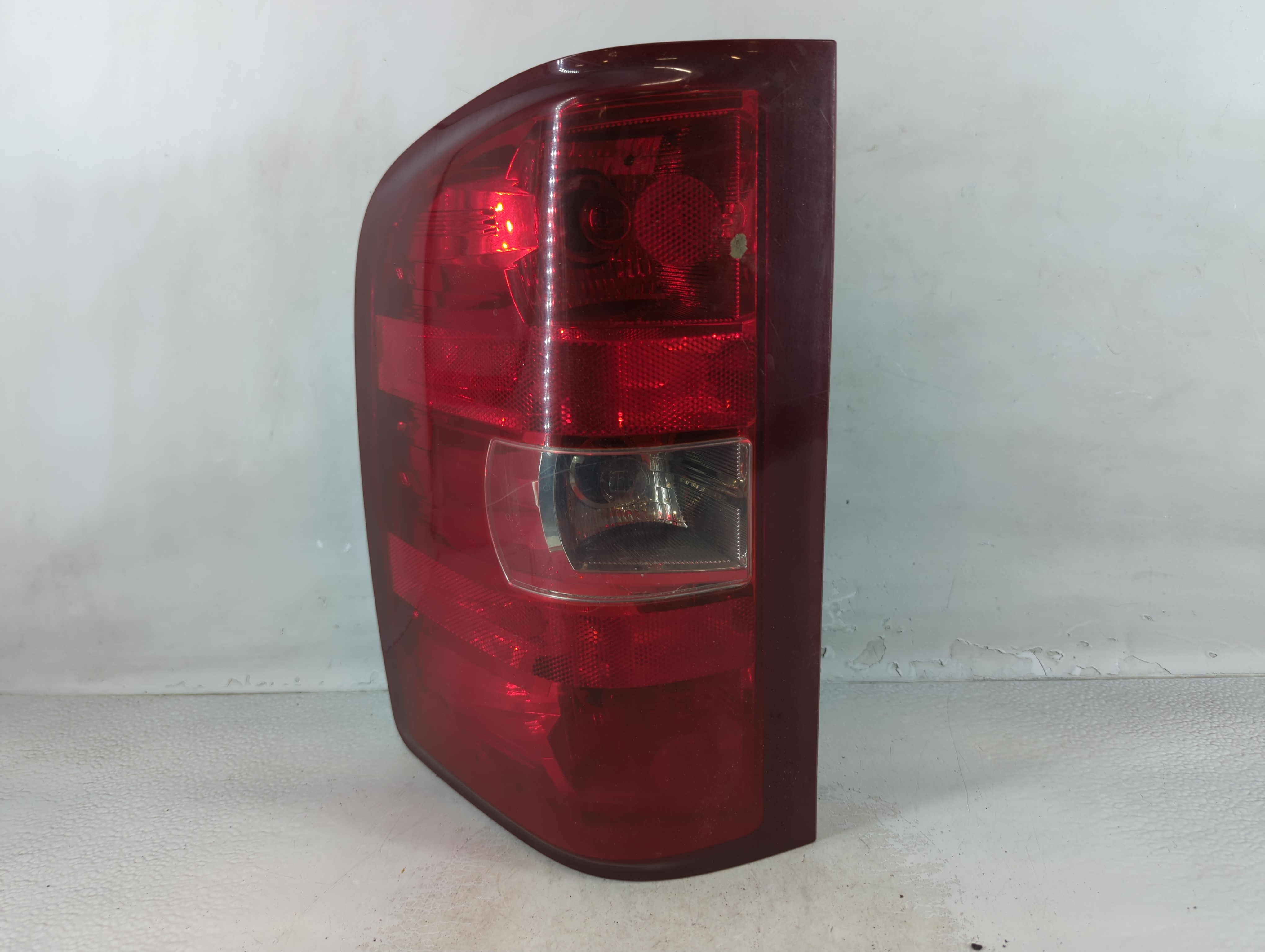 2007 Chevrolet Silverado 2500 Driver Left Side Tail Light Taillight Oem 1066646 - Oemusedautoparts1.com