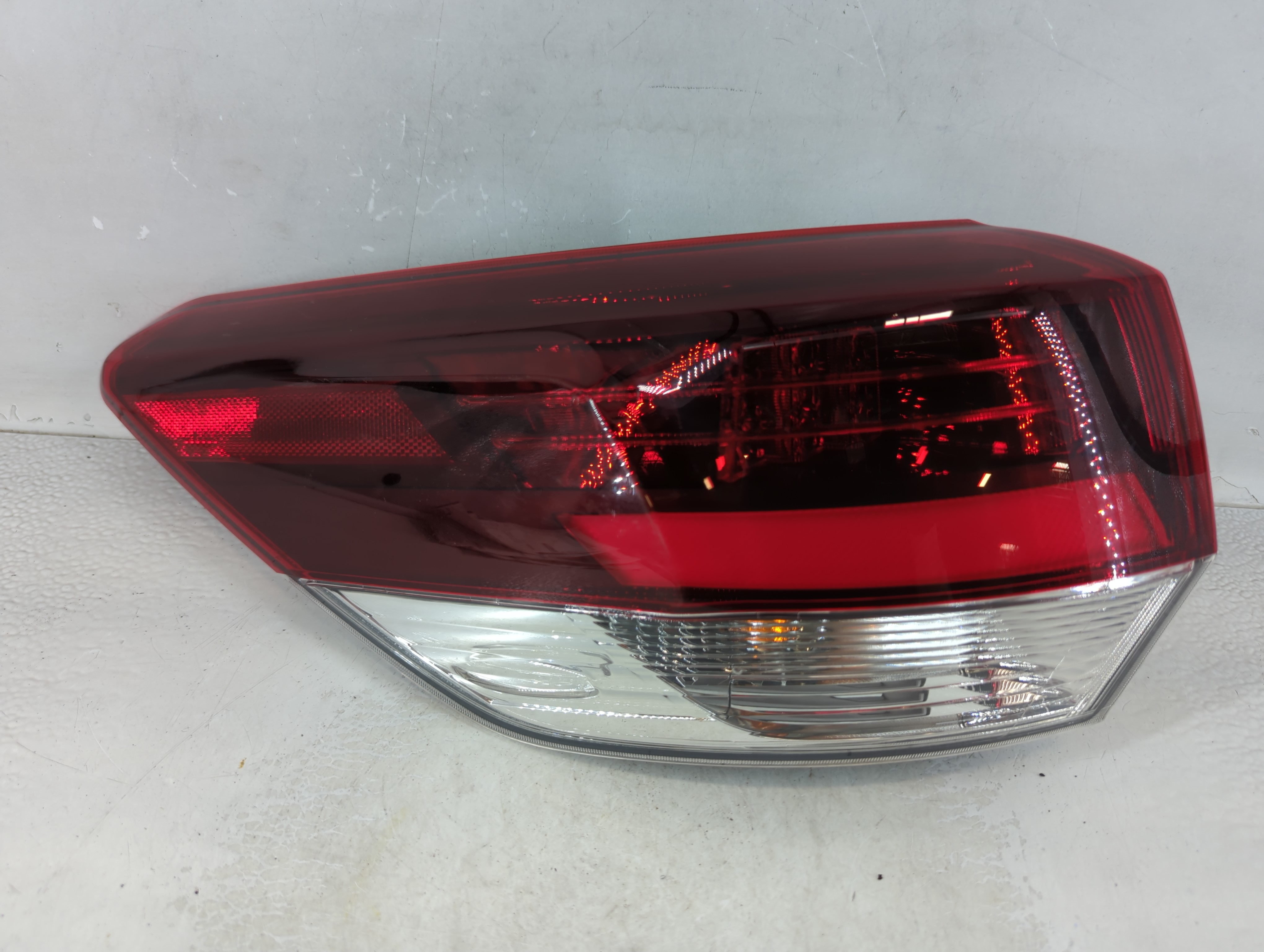 2019-2019 Toyota Highlander Driver Left Side Tail Light Taillight Oem 1066648 - Oemusedautoparts1.com